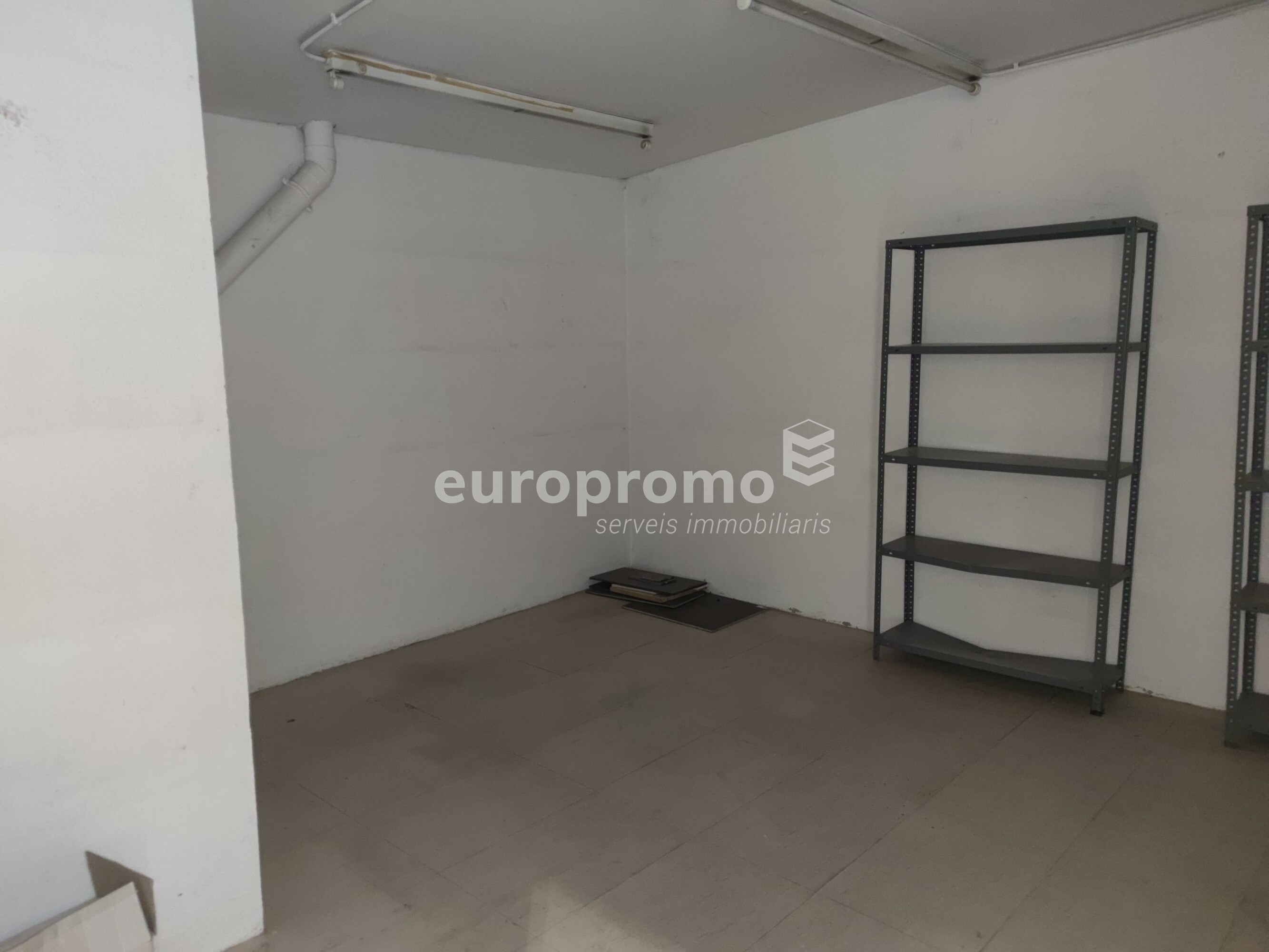 Alquiler local de 67m2 en calle Joan Maragall de Girona