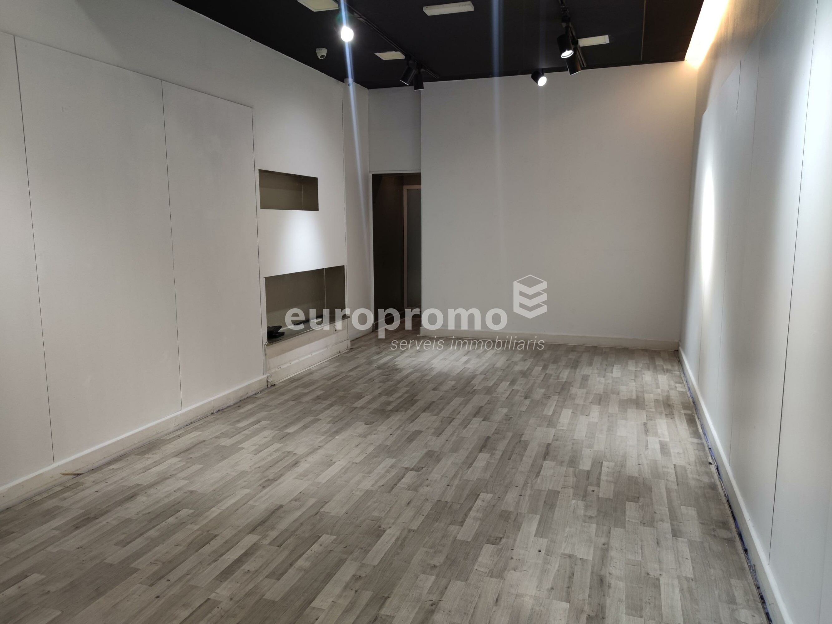Alquiler local de 67m2 en calle Joan Maragall de Girona