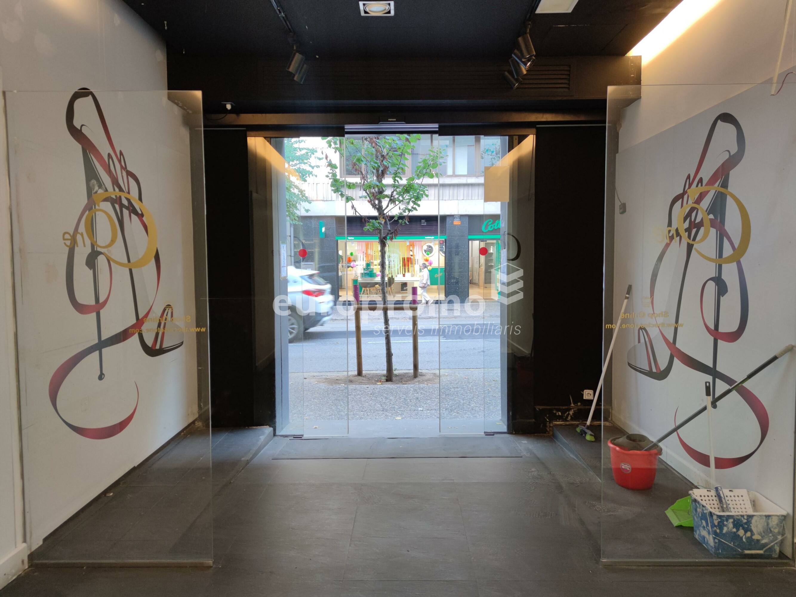 Alquiler local de 67m2 en calle Joan Maragall de Girona