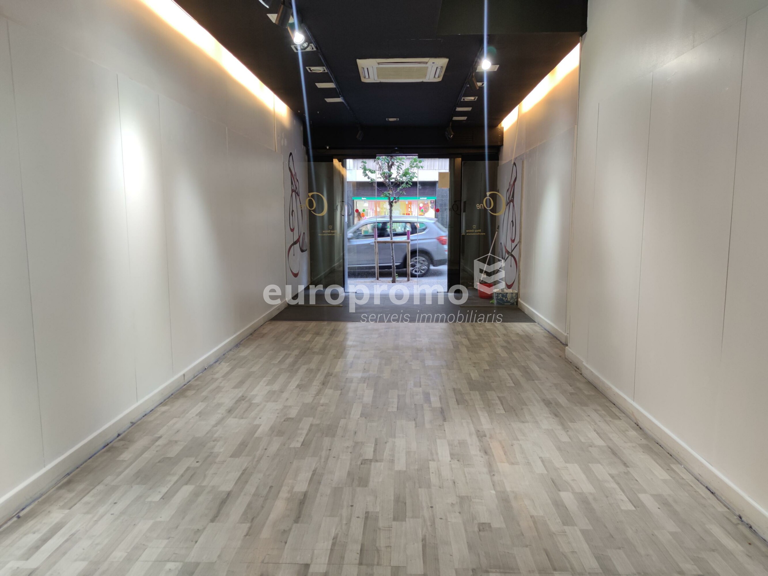 Alquiler local de 67m2 en calle Joan Maragall de Girona