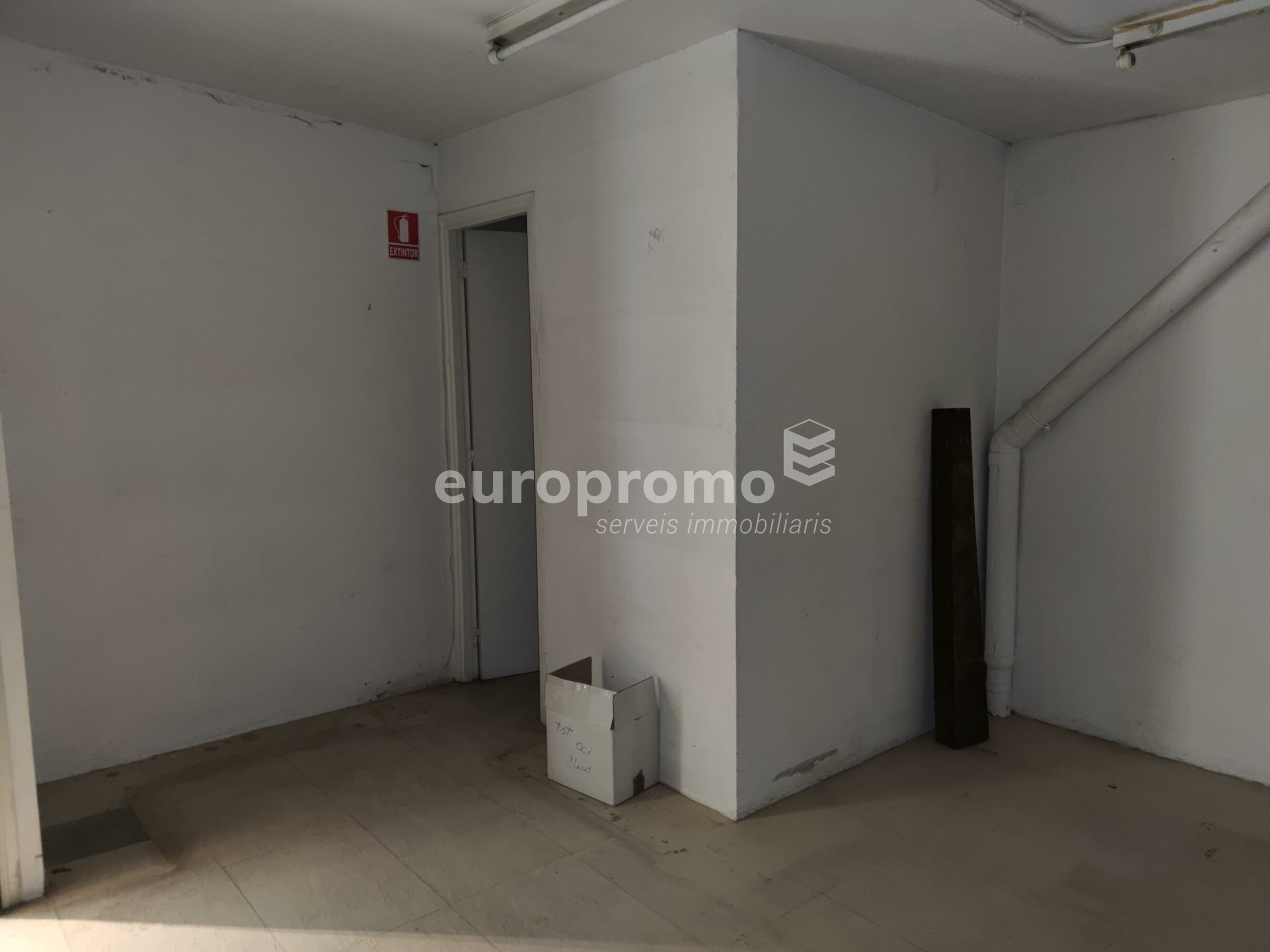 Alquiler local de 67m2 en calle Joan Maragall de Girona