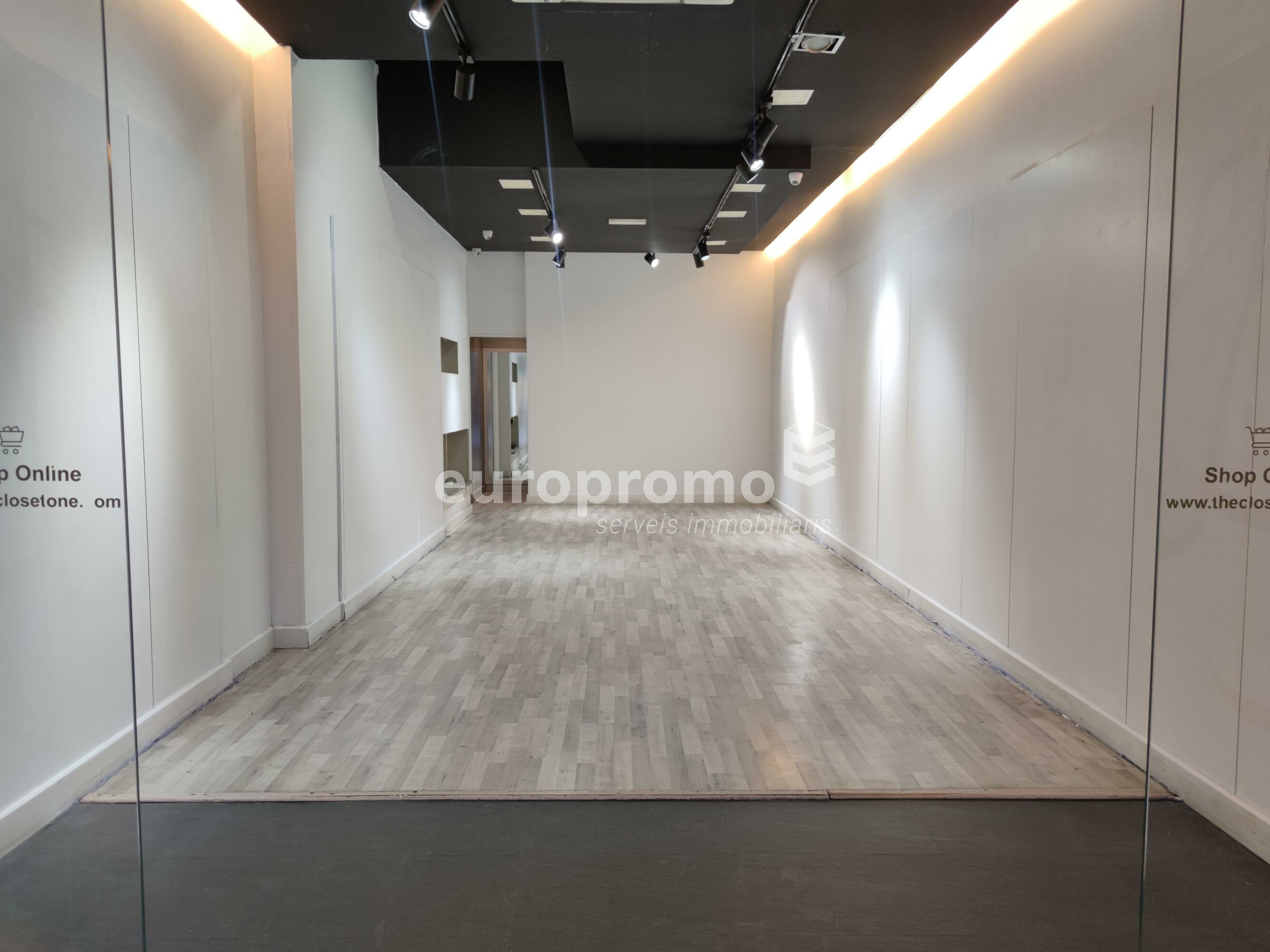 Alquiler local de 67m2 en calle Joan Maragall de Girona