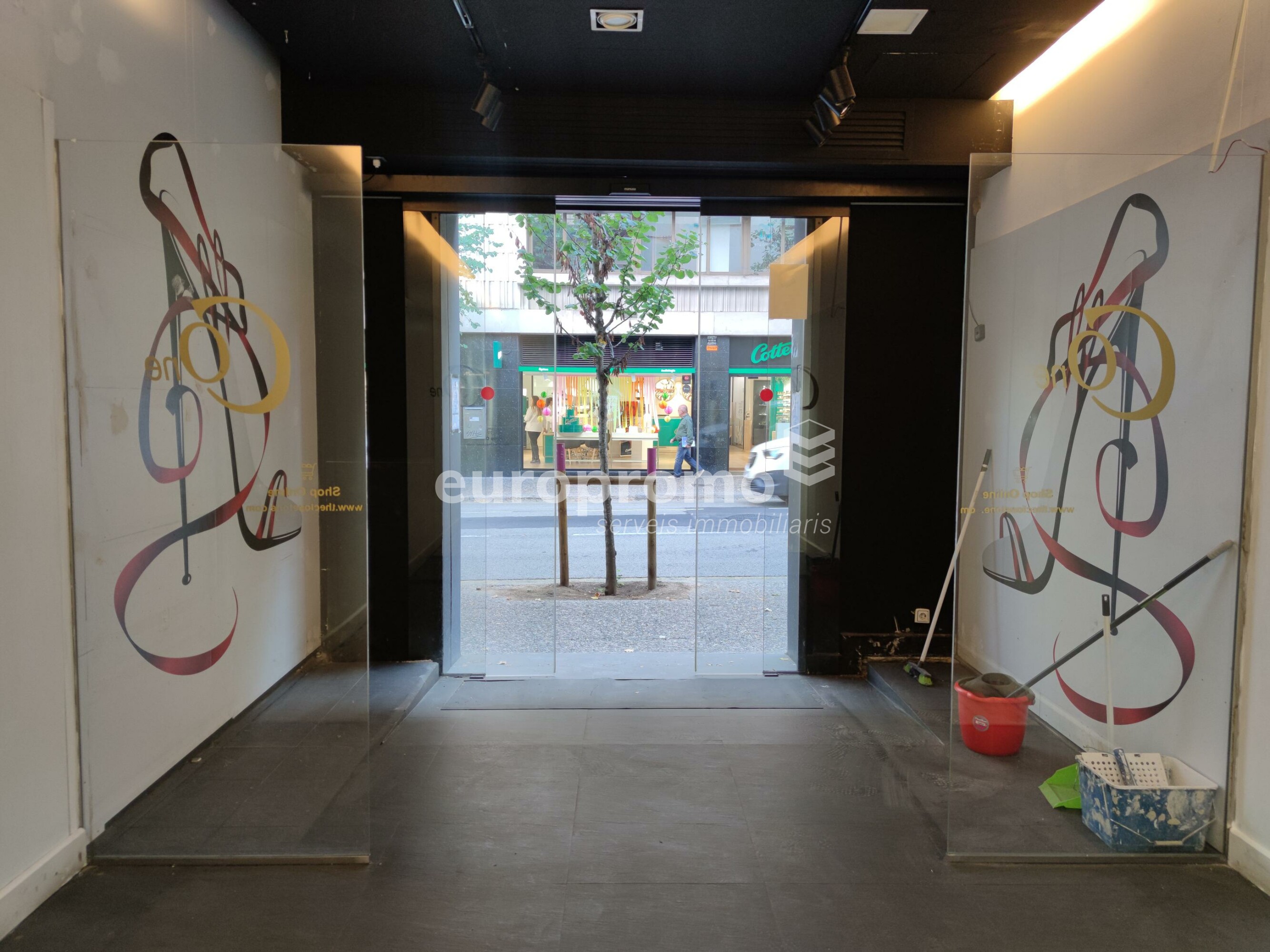 Alquiler local de 67m2 en calle Joan Maragall de Girona