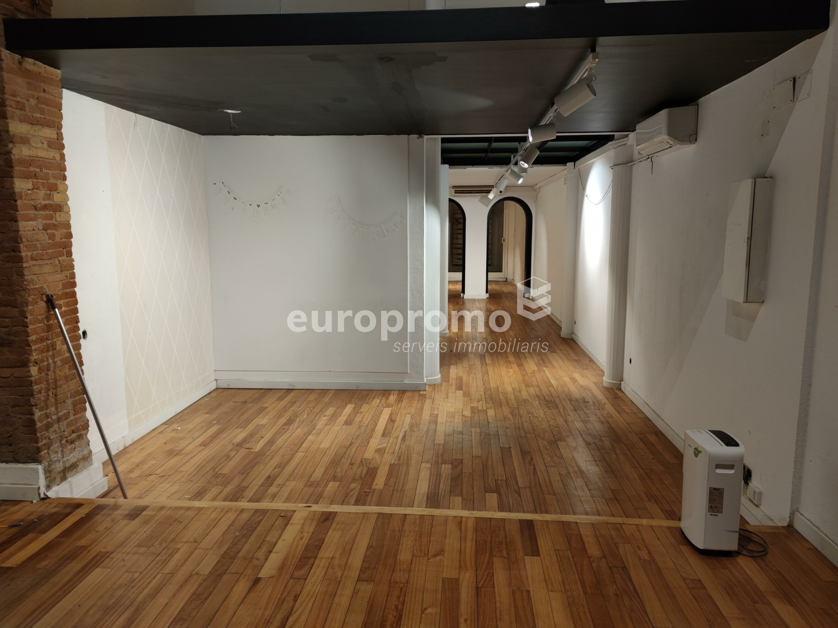 Local  de 101m2 en el centro de Girona!