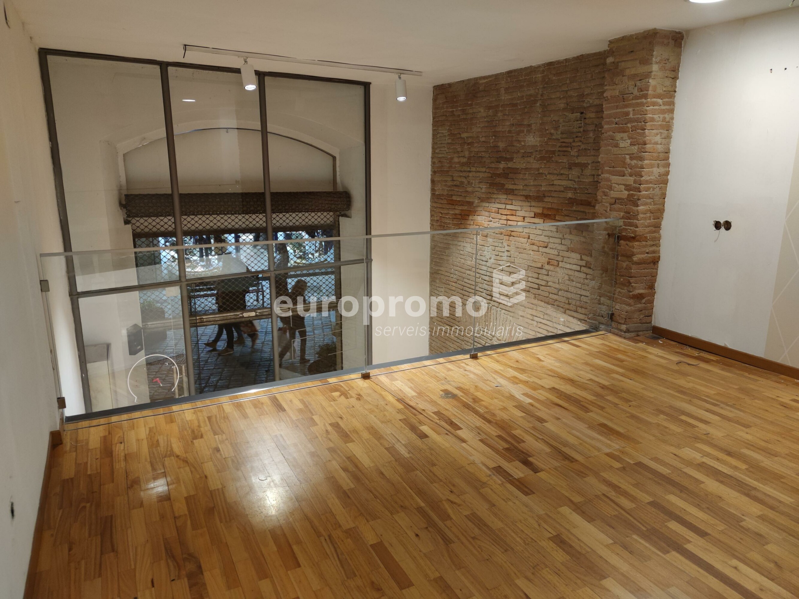 Local  de 101m2 en el centro de Girona!