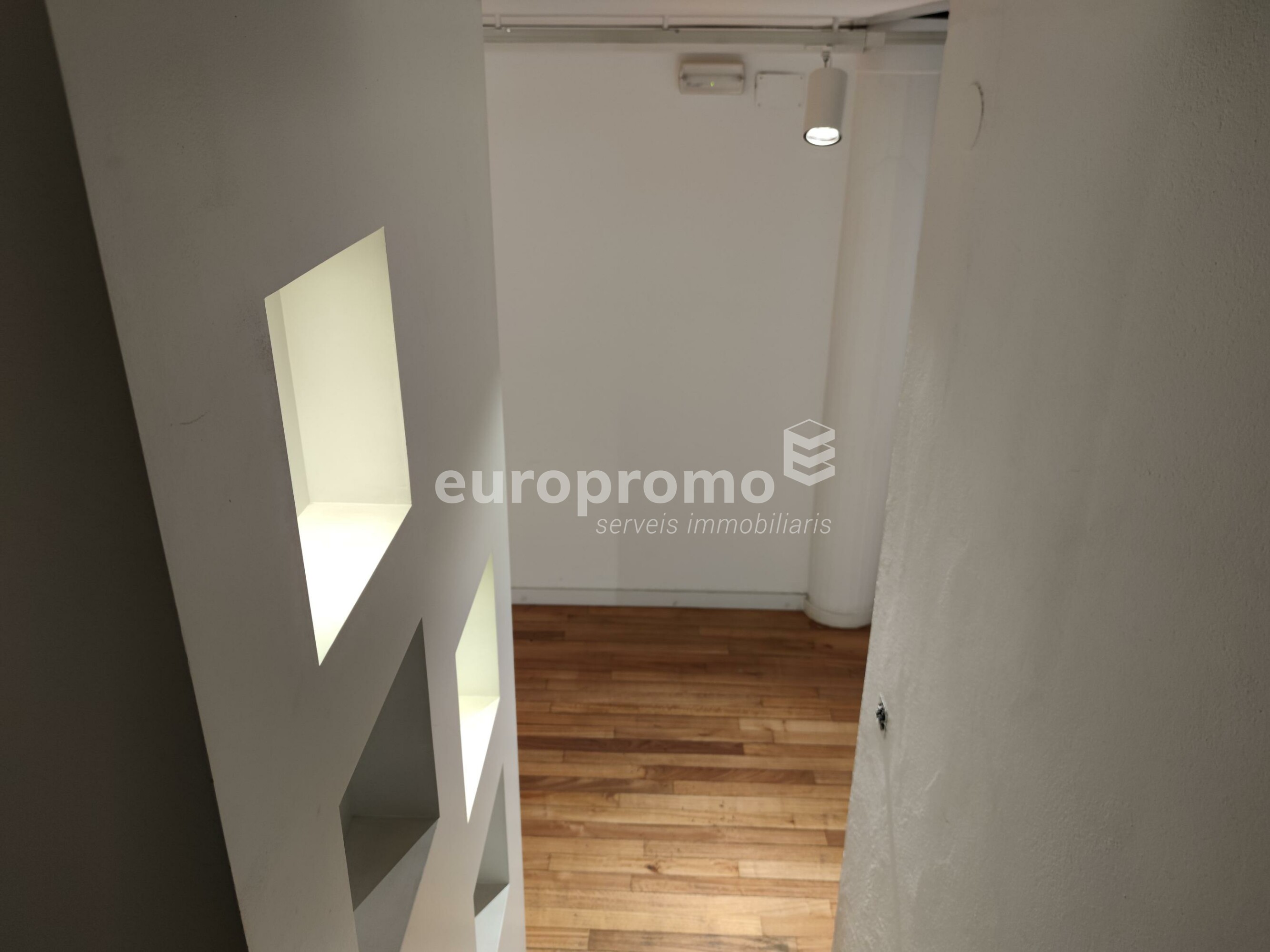 Local  de 101m2 en el centro de Girona!