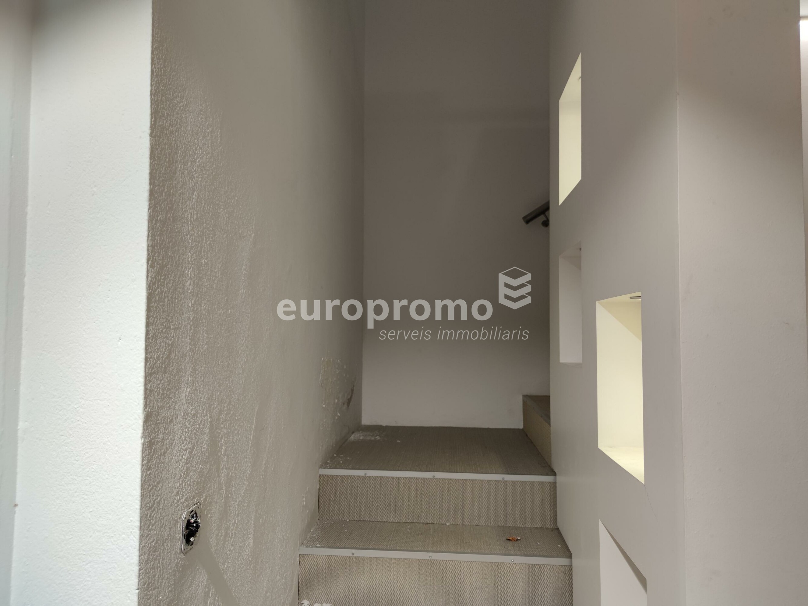 Local  de 101m2 en el centro de Girona!