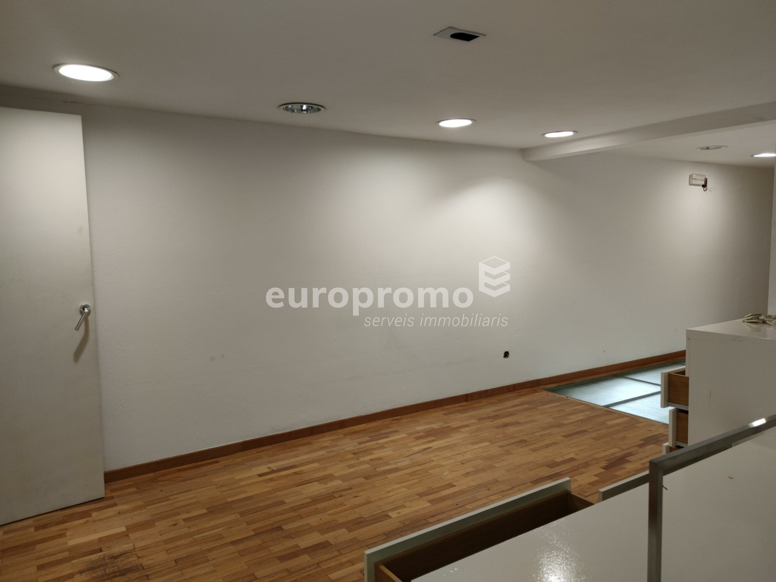Local  de 101m2 en el centro de Girona!