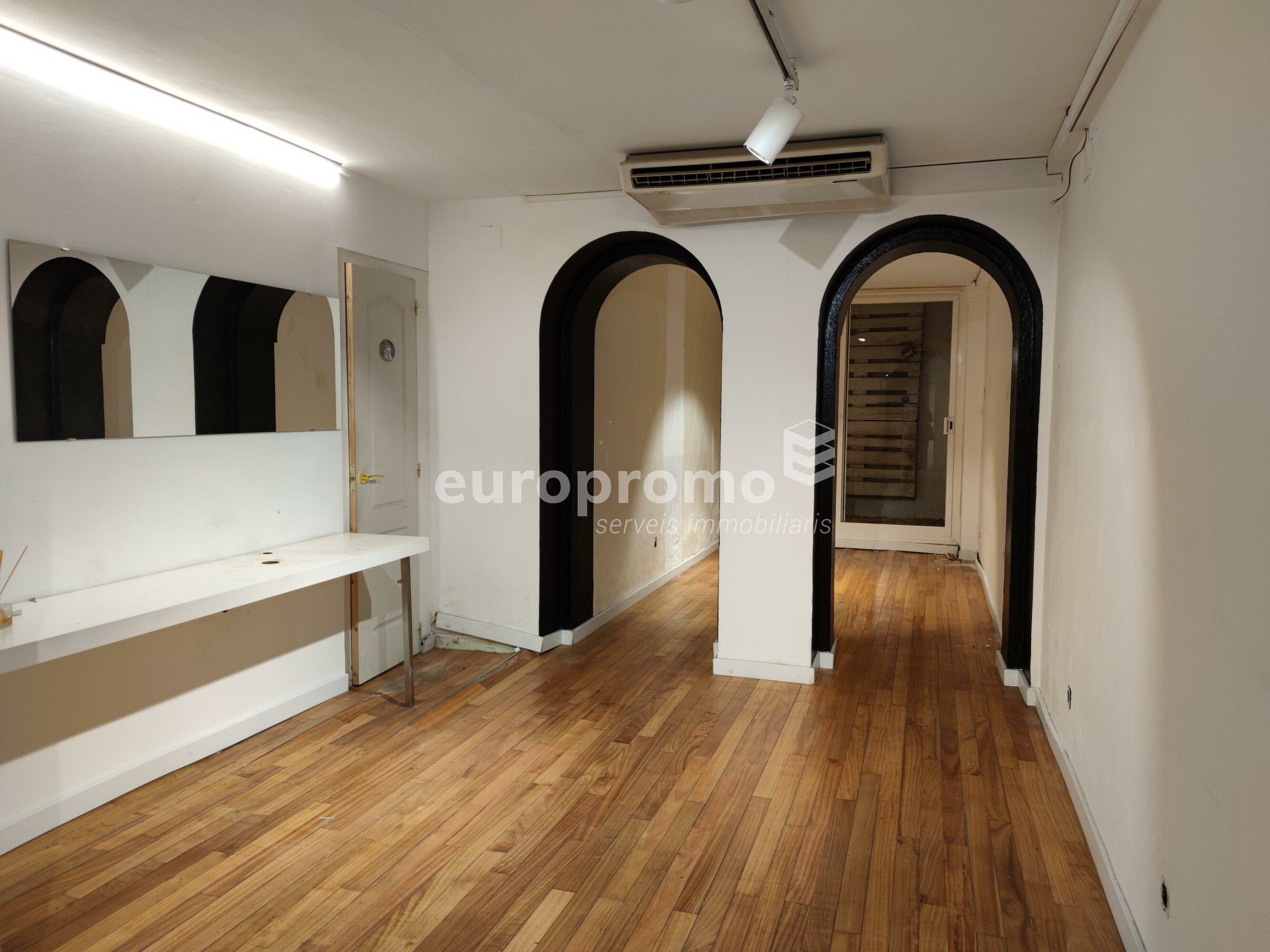 Local  de 101m2 en el centro de Girona!