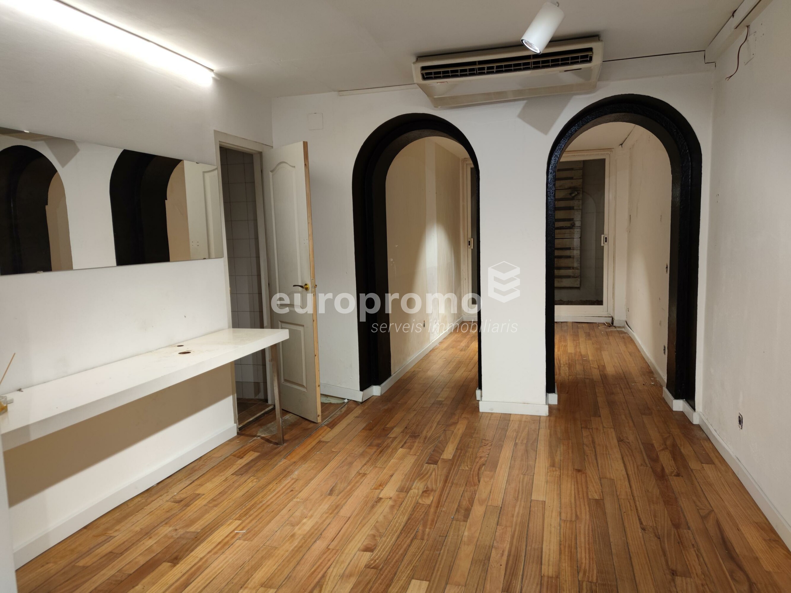 Local  de 101m2 en el centro de Girona!