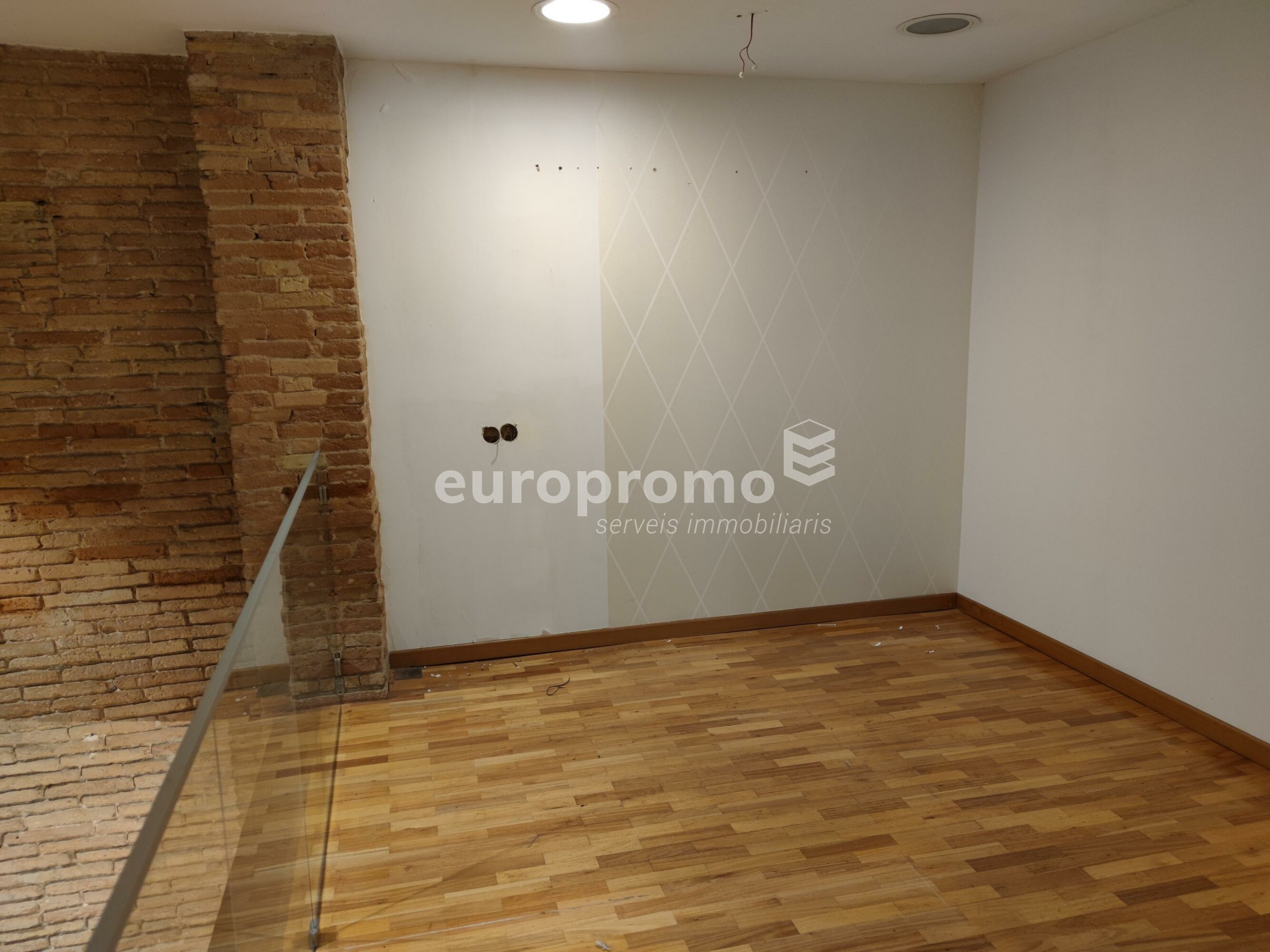 Local  de 101m2 en el centro de Girona!