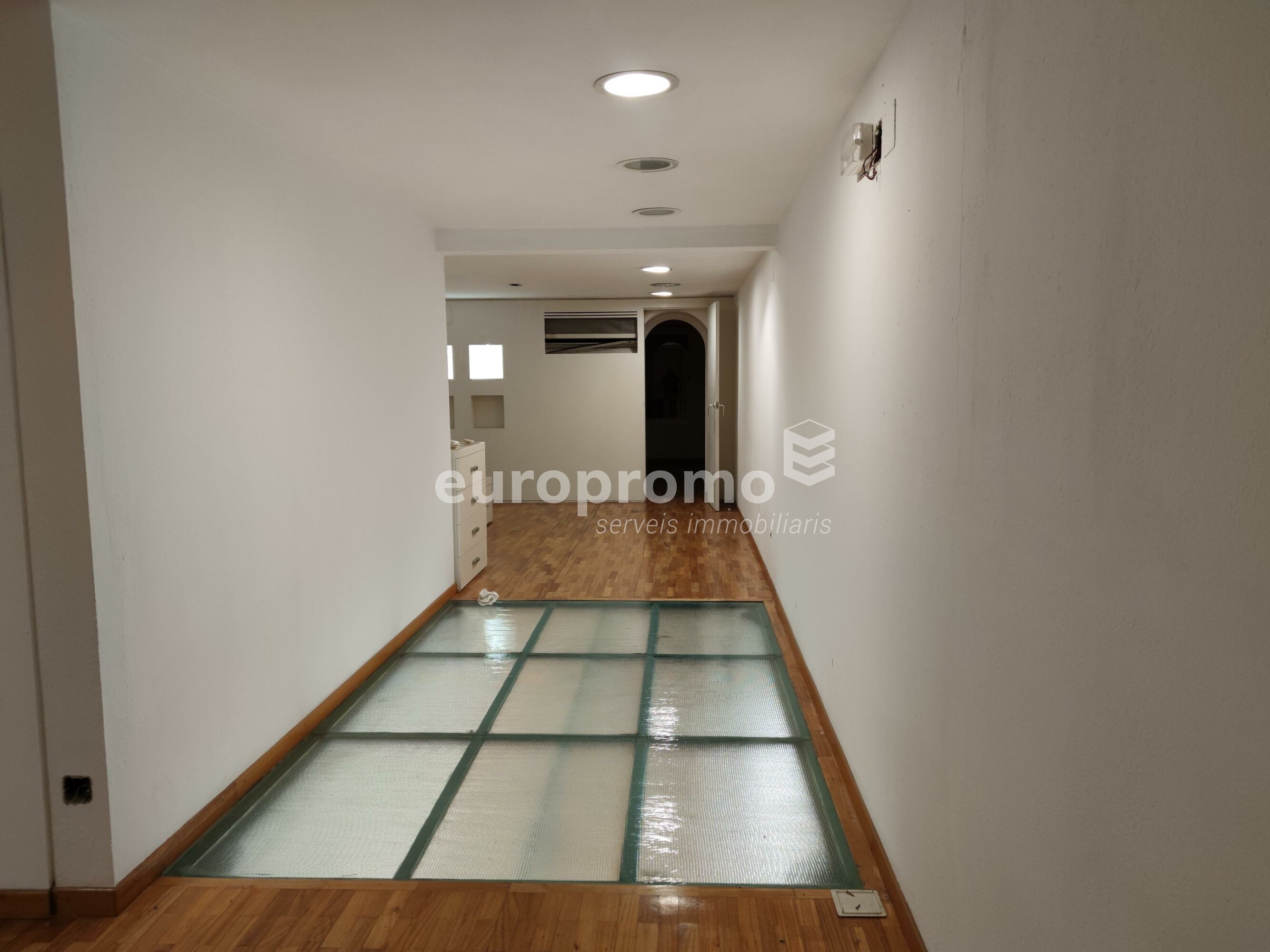 Local  de 101m2 en el centro de Girona!