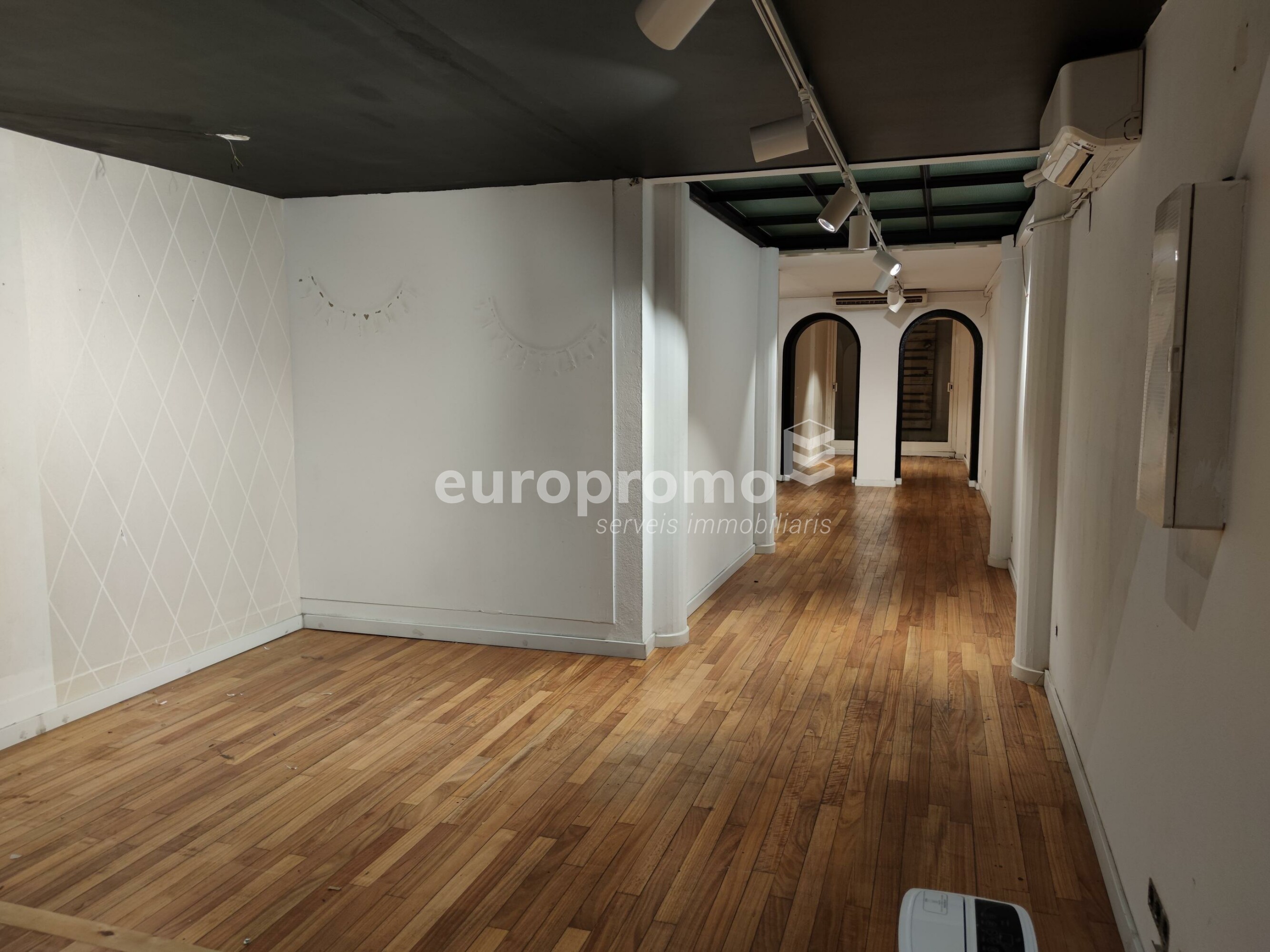 Local  de 101m2 en el centro de Girona!