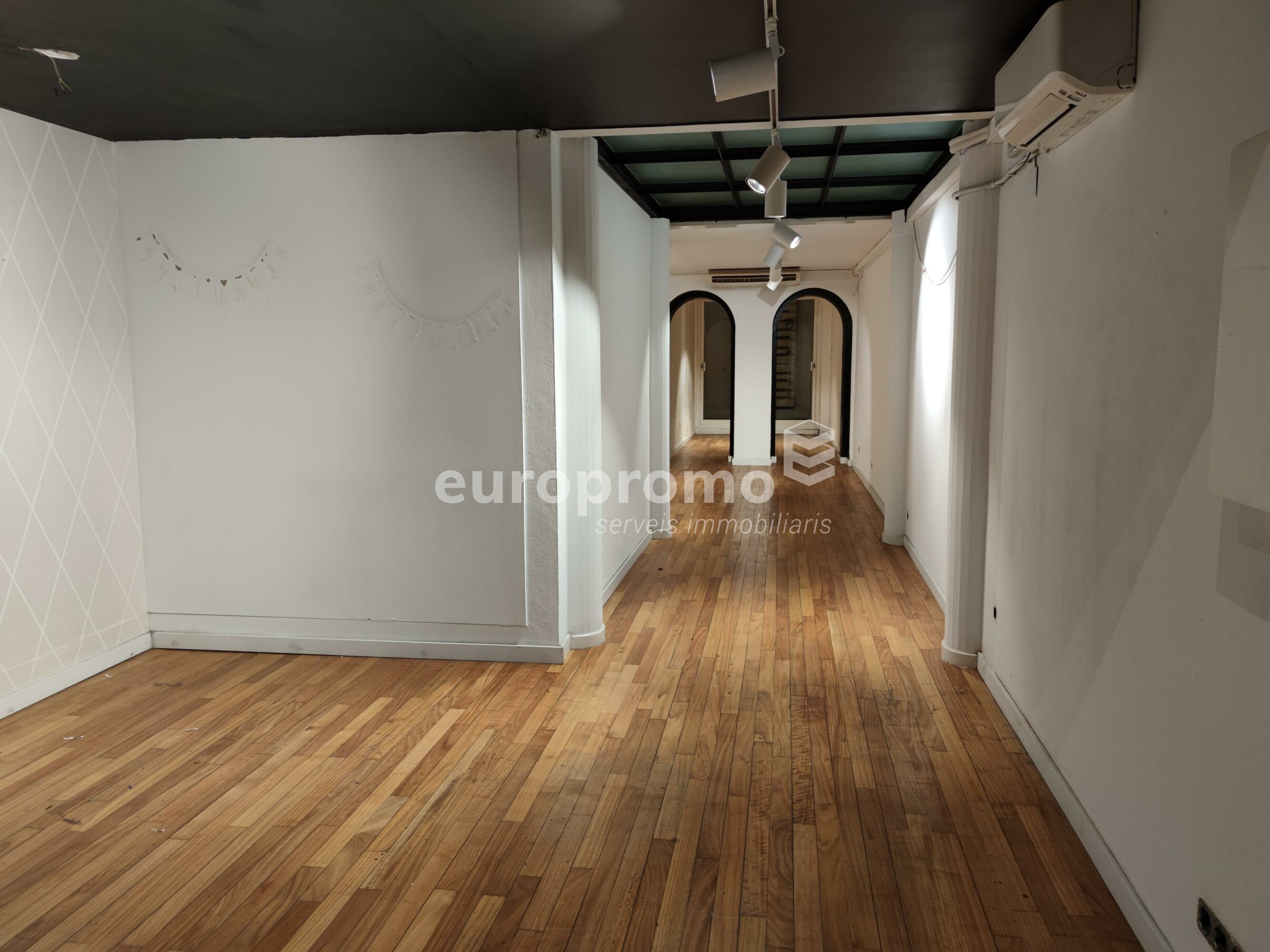 Local  de 101m2 en el centro de Girona!