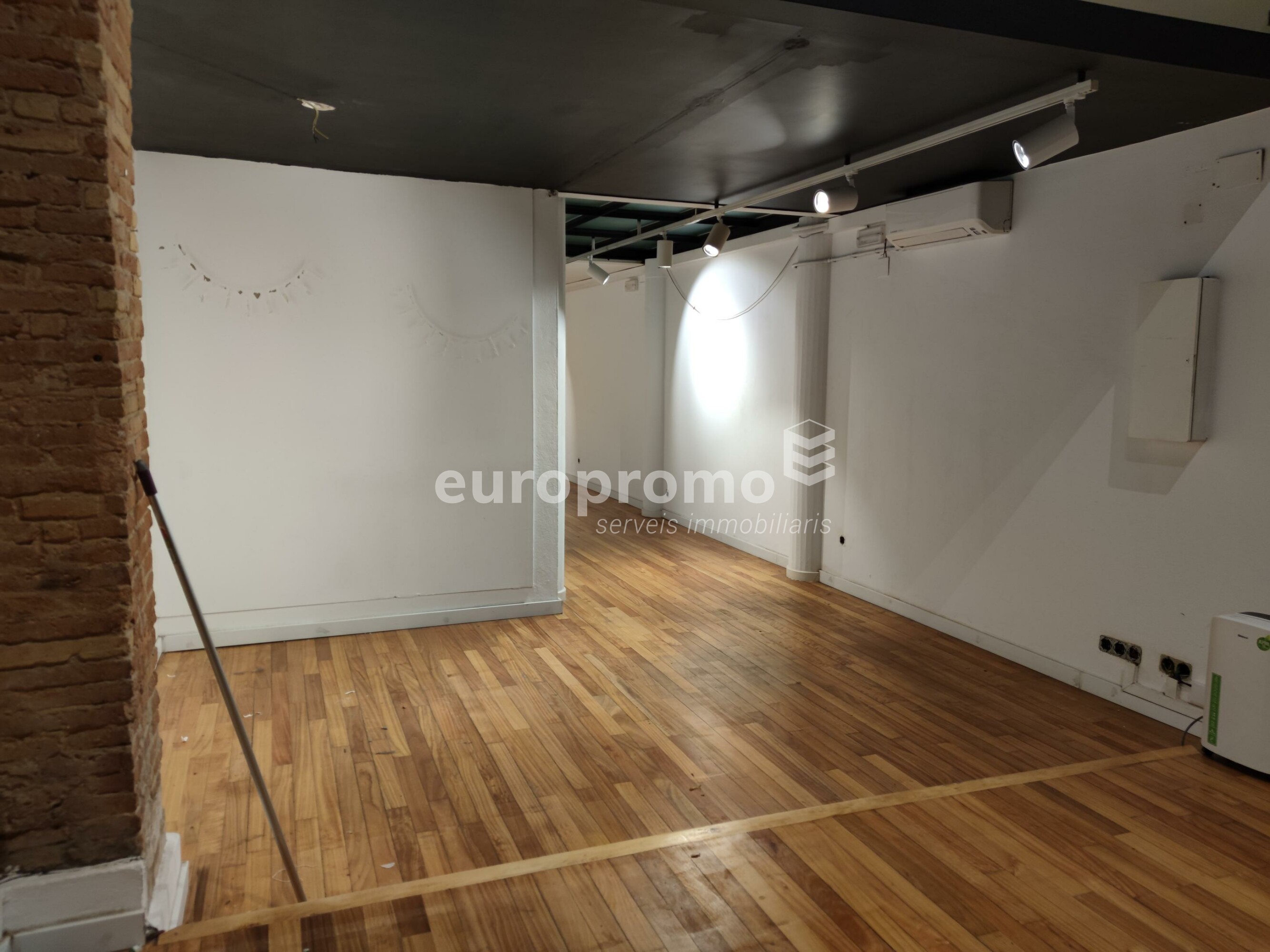 Local  de 101m2 en el centro de Girona!