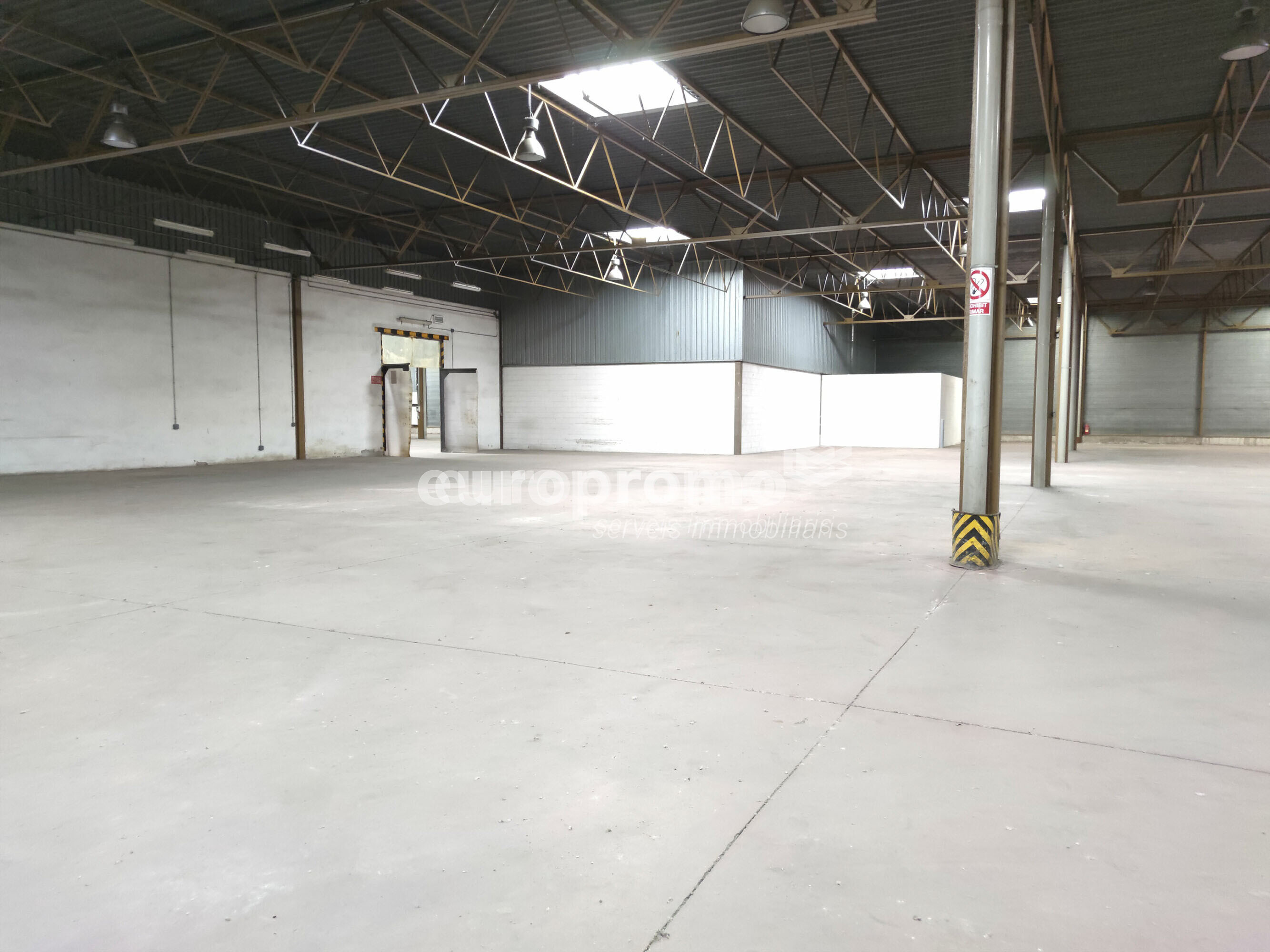 Nave en el Polígono Industrial de Domeny