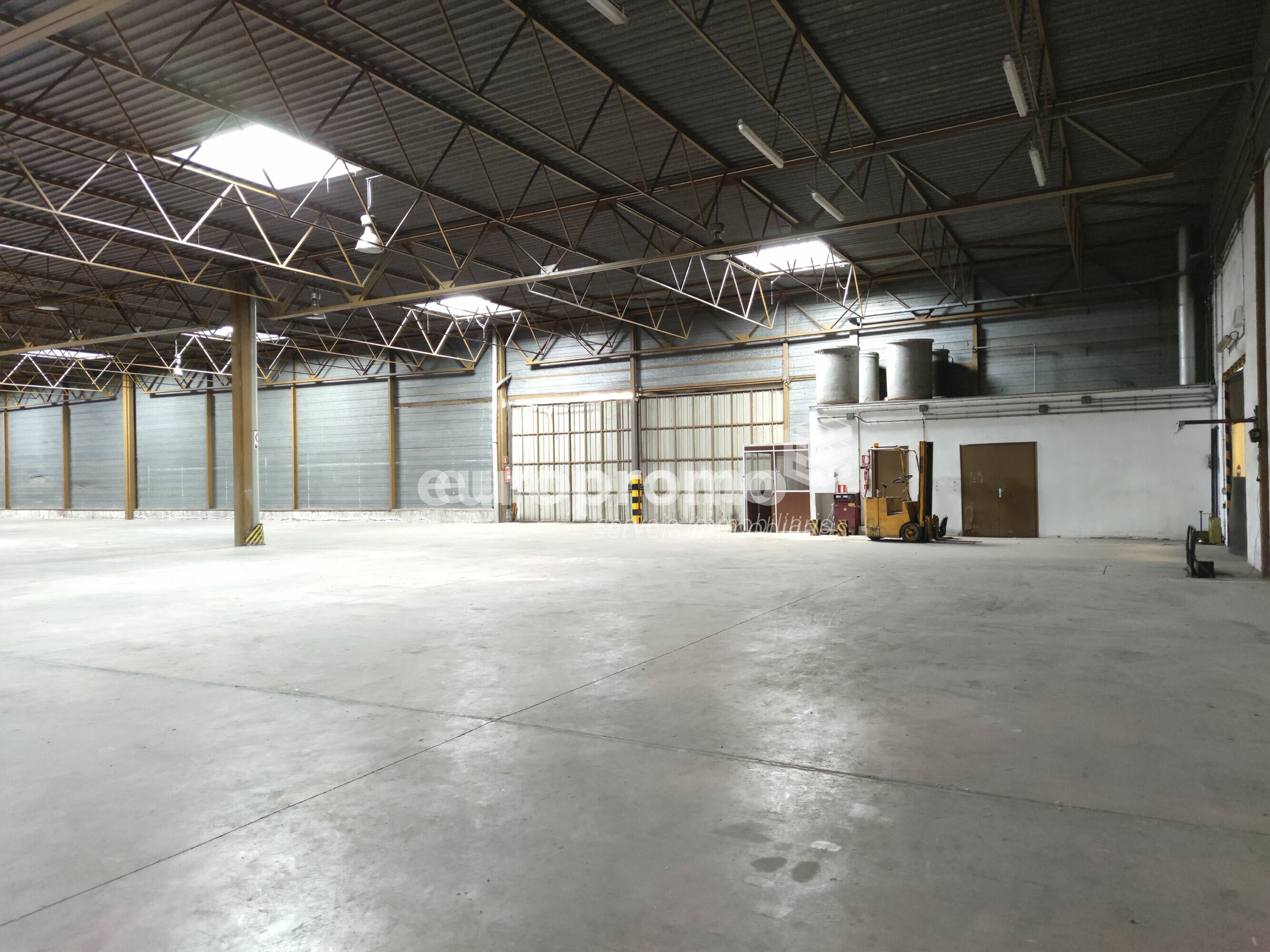 Nave en el Polígono Industrial de Domeny