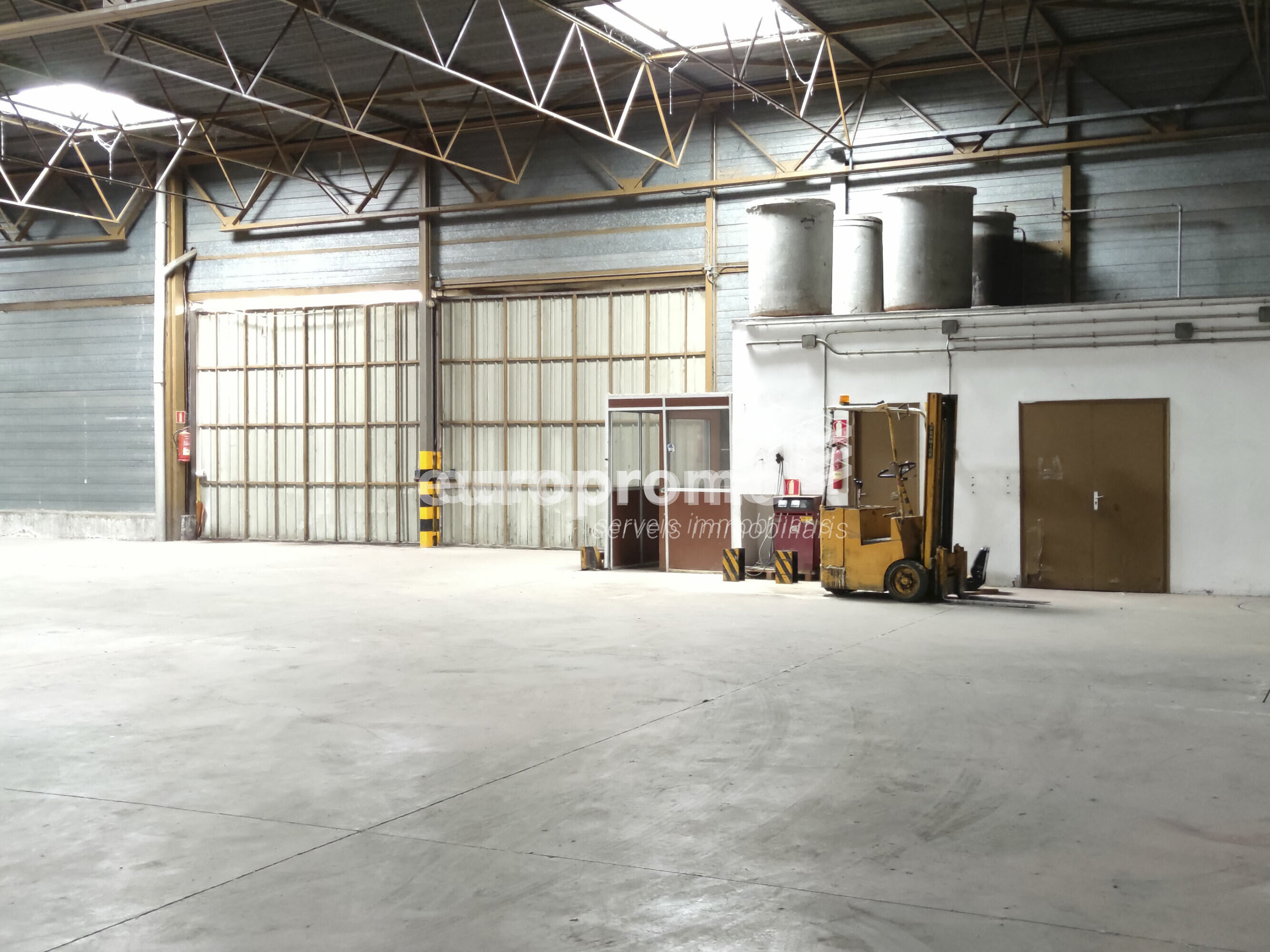 Nave en el Polígono Industrial de Domeny