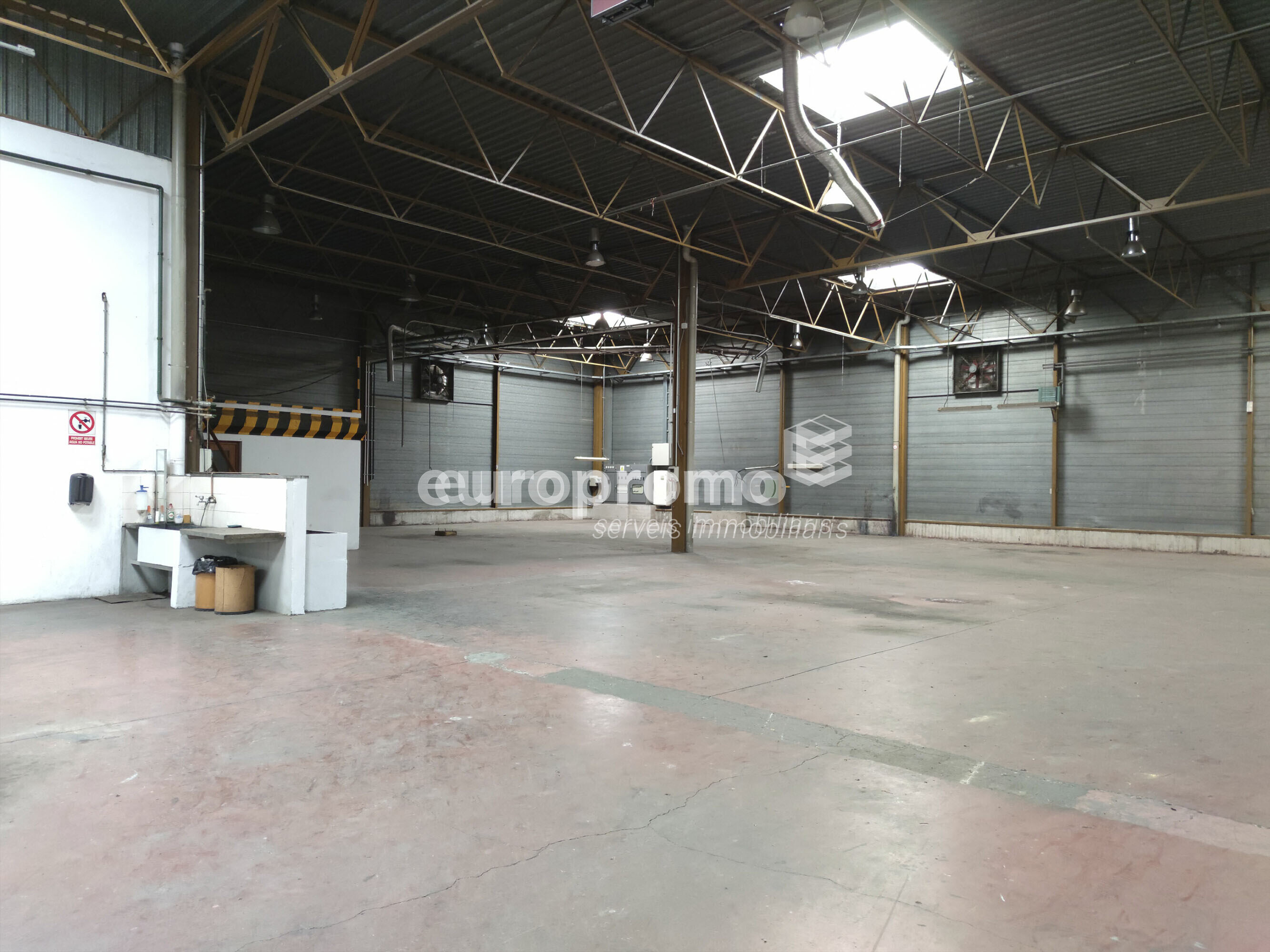 Nave en el Polígono Industrial de Domeny