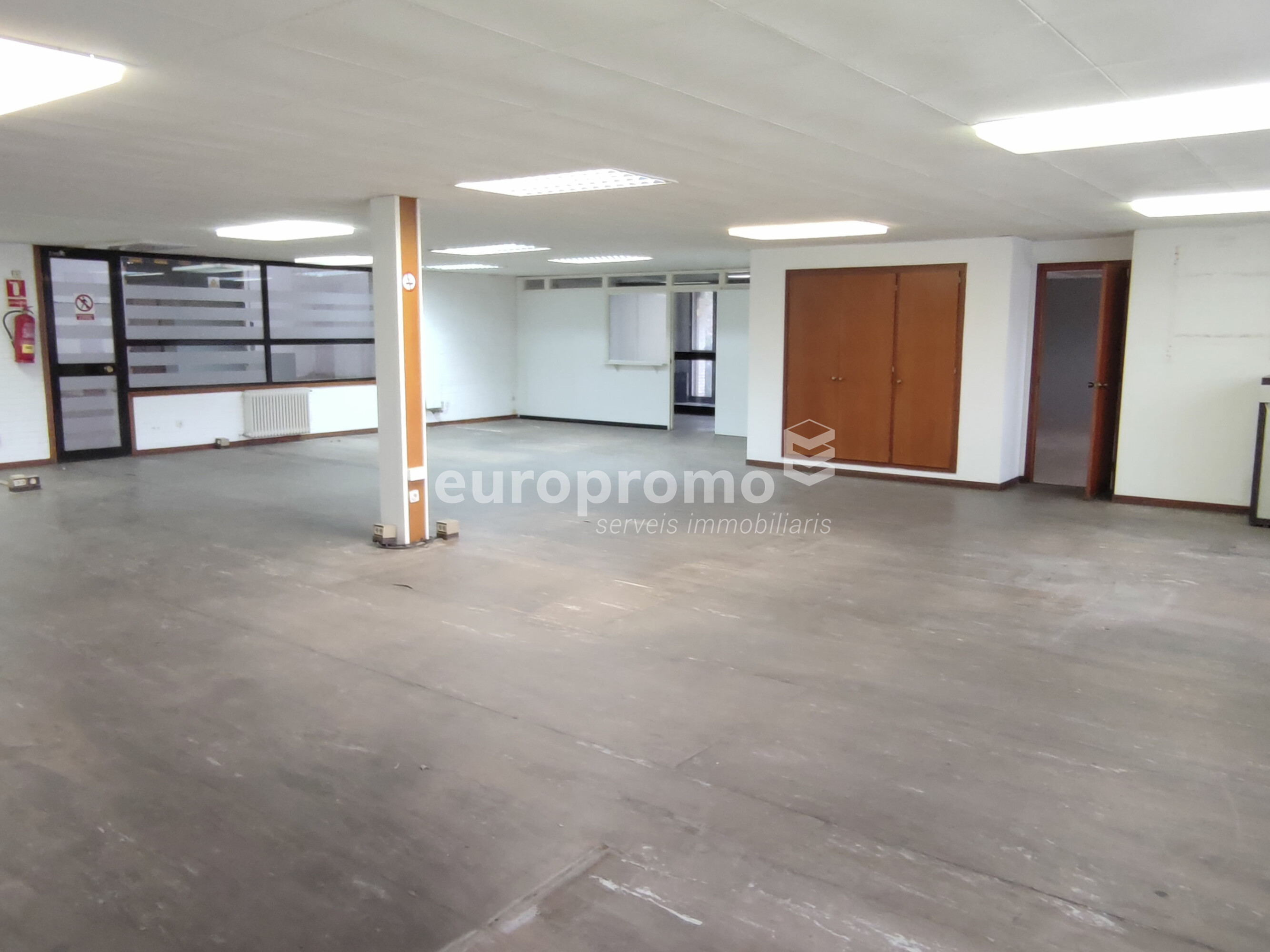 Nau al Polígon Industrial de Domeny