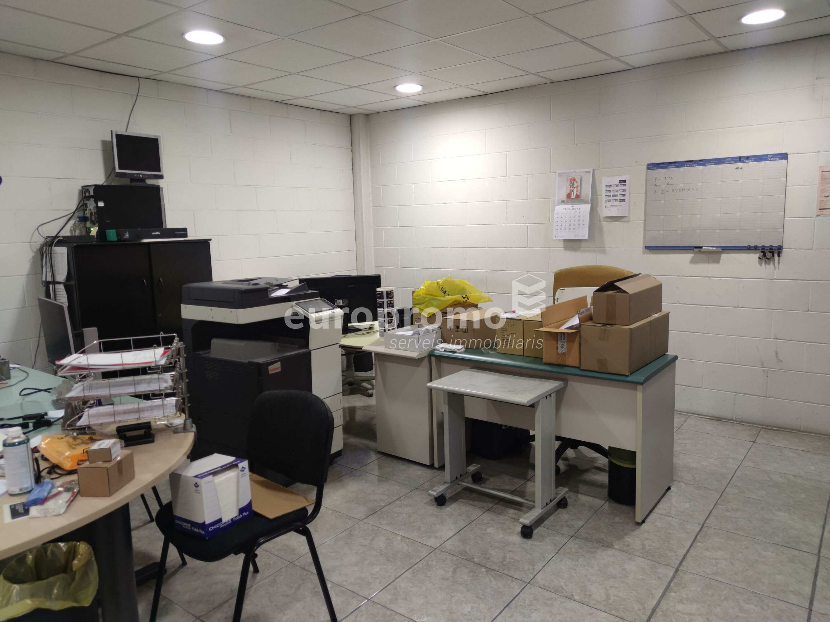 Oficines amb local comercial i amb magatzem  al Pol. Ind. Torre Mirona - Montfullà