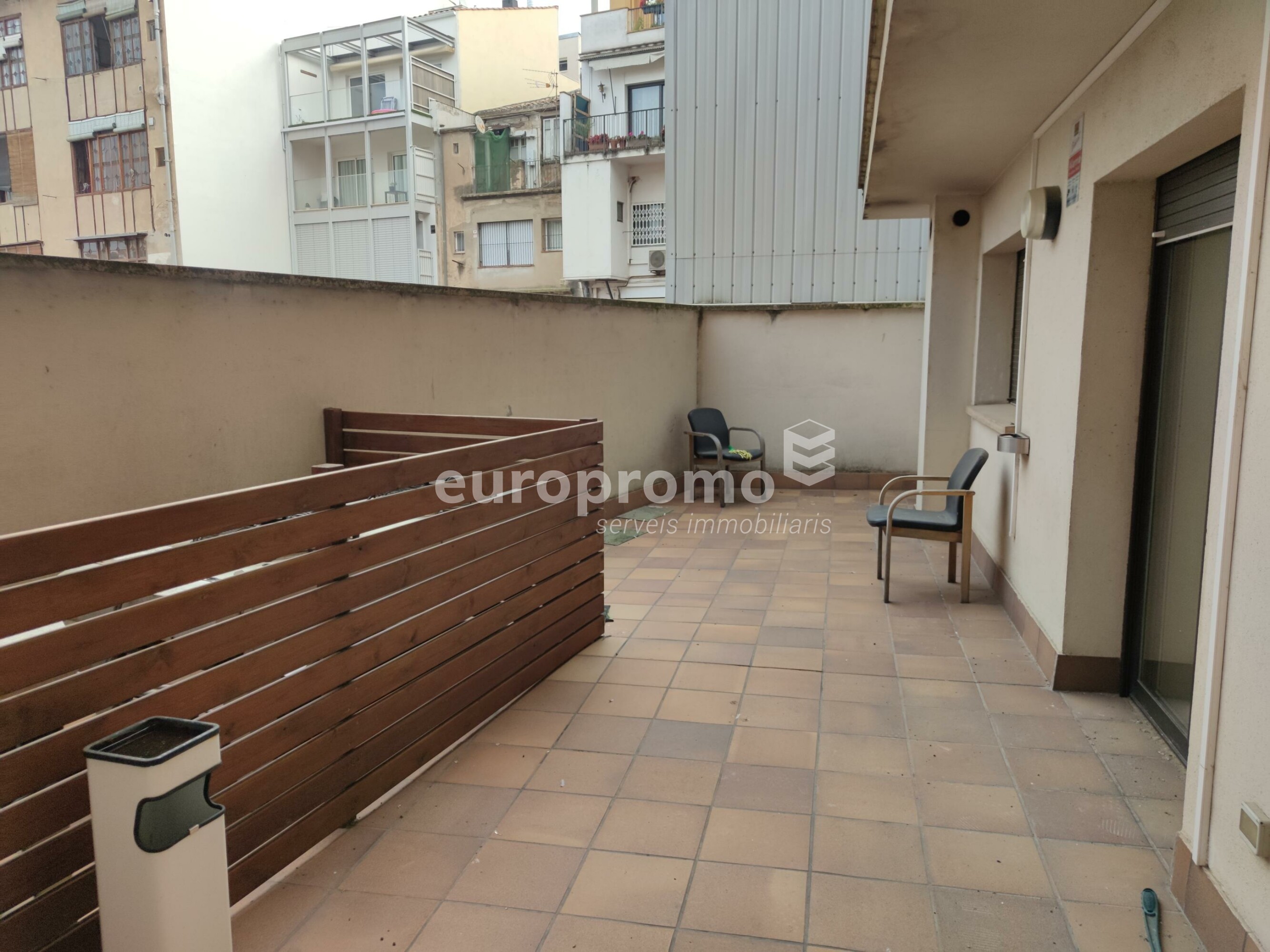 Fantástica oficina de 145m2  situada en el centro de Girona!
