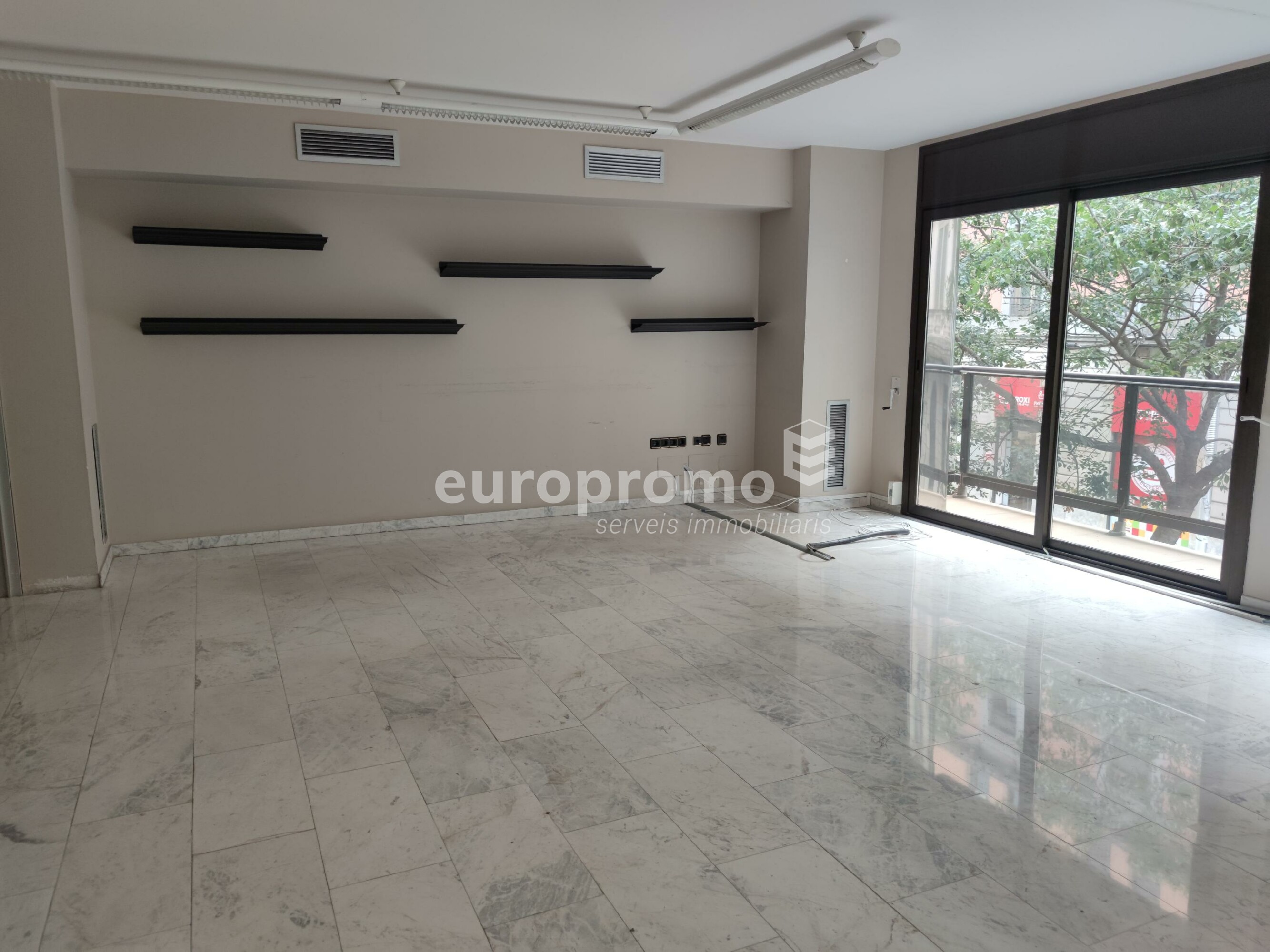 Fantástica oficina de 145m2  situada en el centro de Girona!