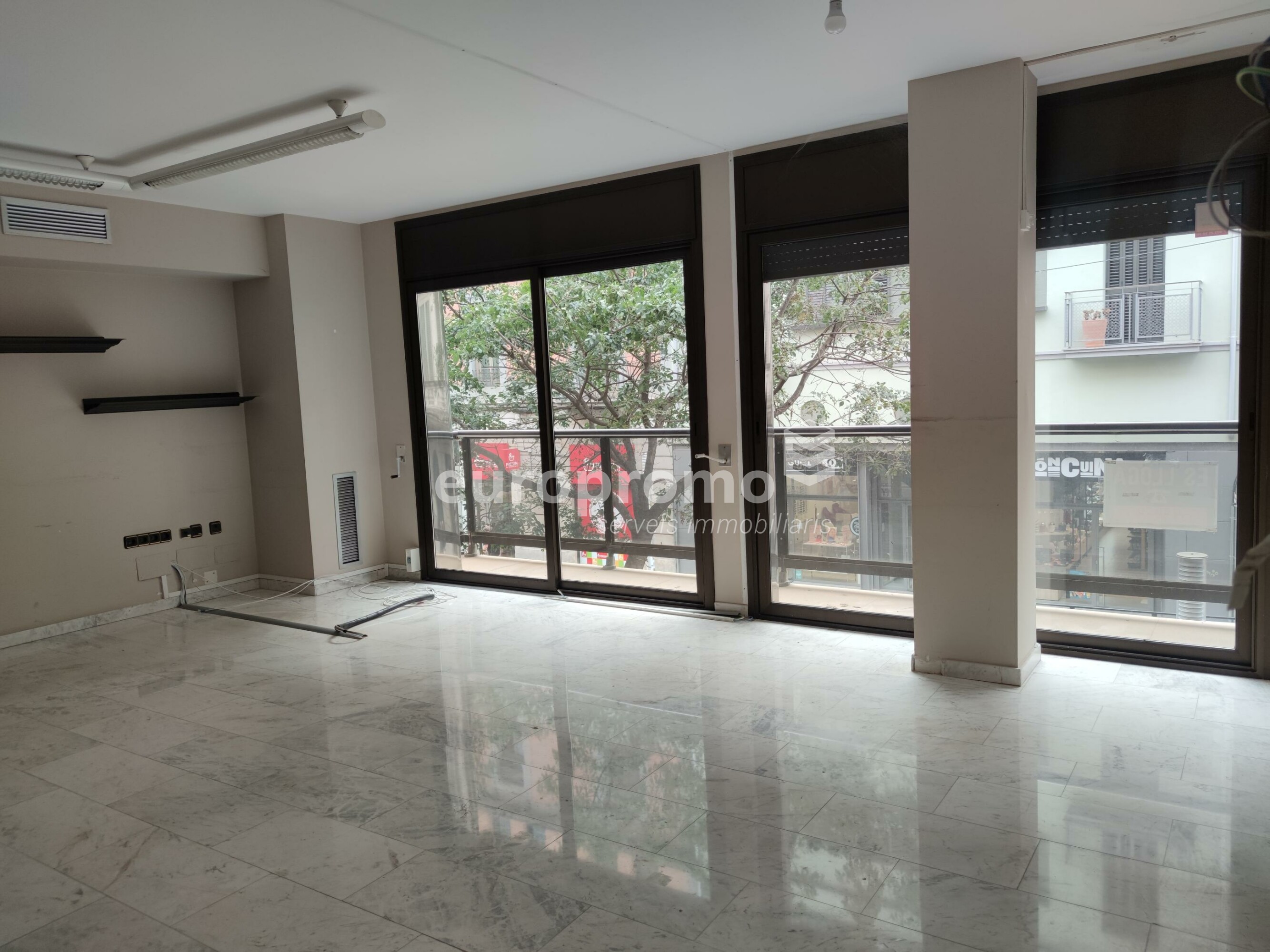 Fantástica oficina de 145m2  situada en el centro de Girona!