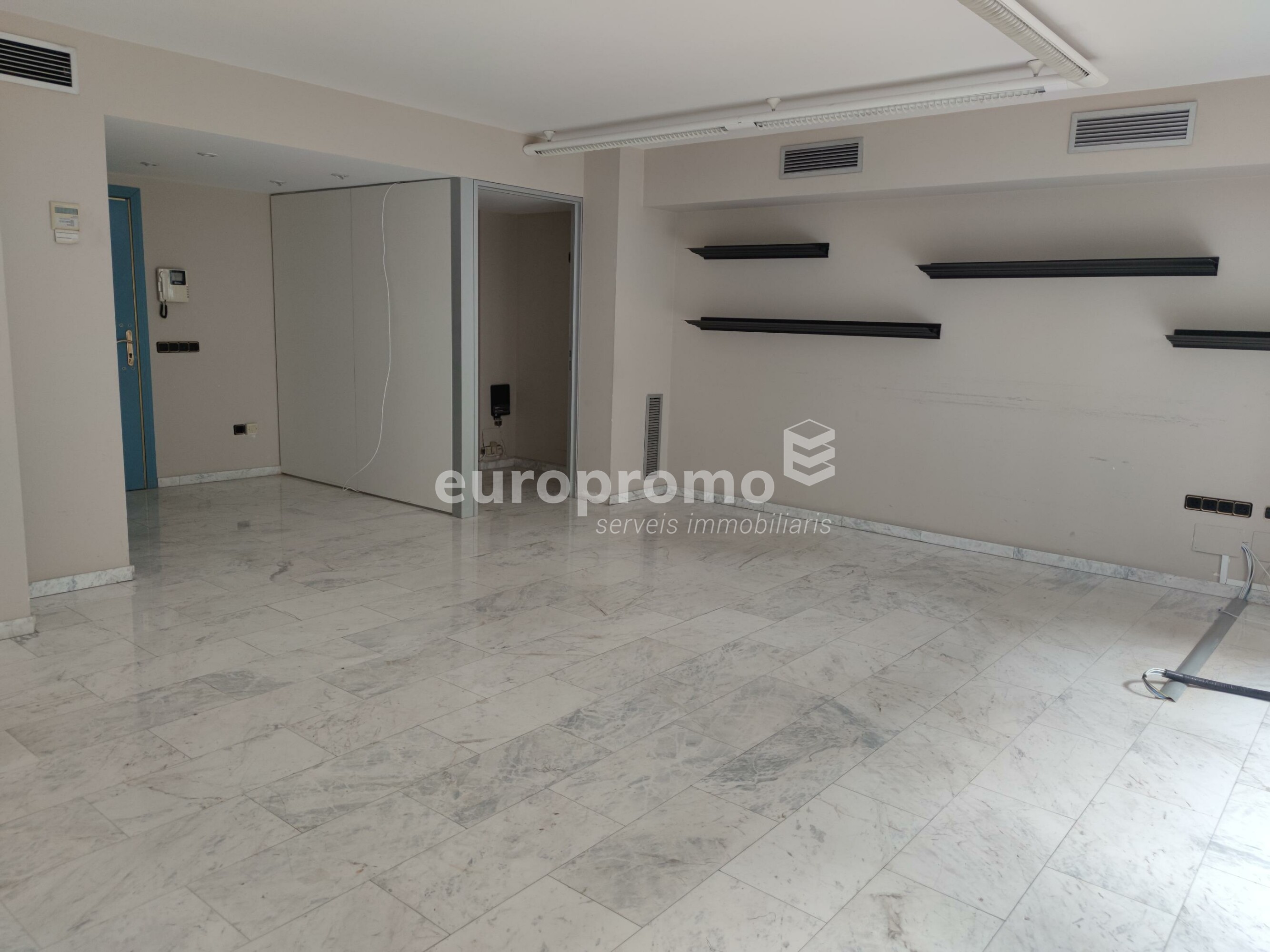 Fantástica oficina de 145m2  situada en el centro de Girona!