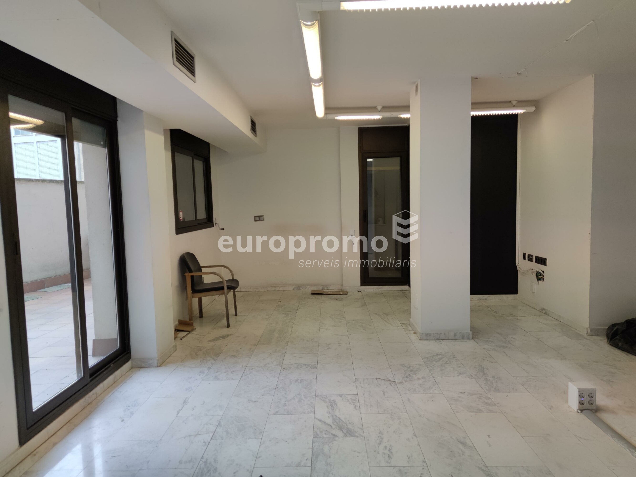 Fantástica oficina de 145m2  situada en el centro de Girona!