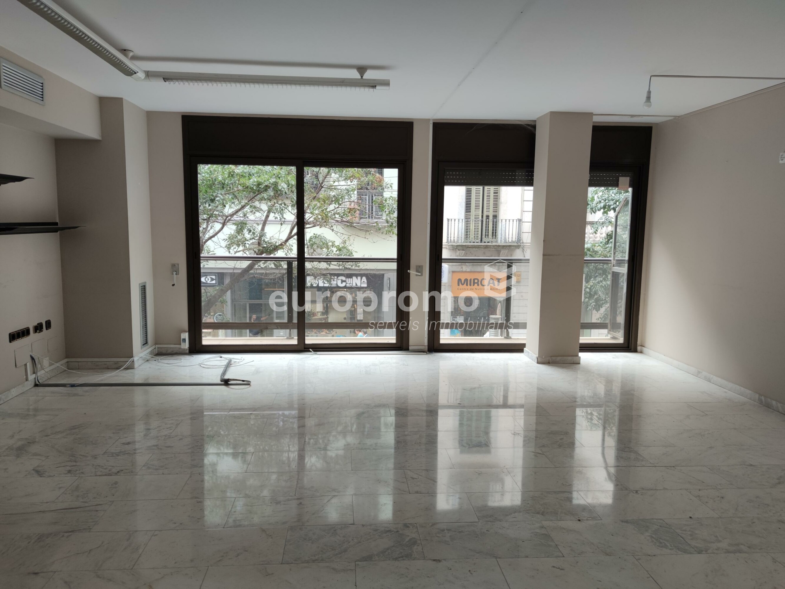 Fantástica oficina de 145m2  situada en el centro de Girona!