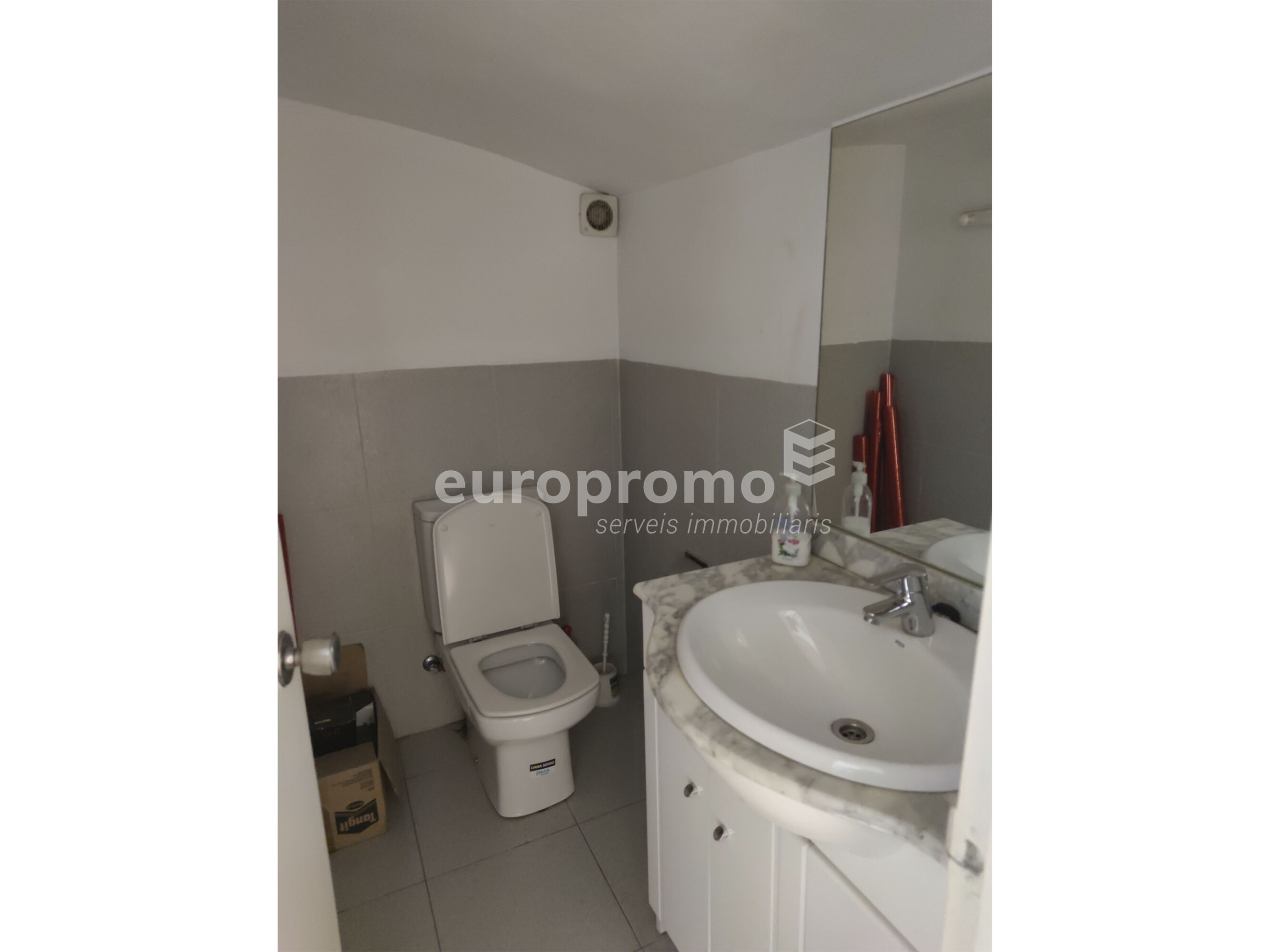 Local de 75 m² en el centro de Girona!