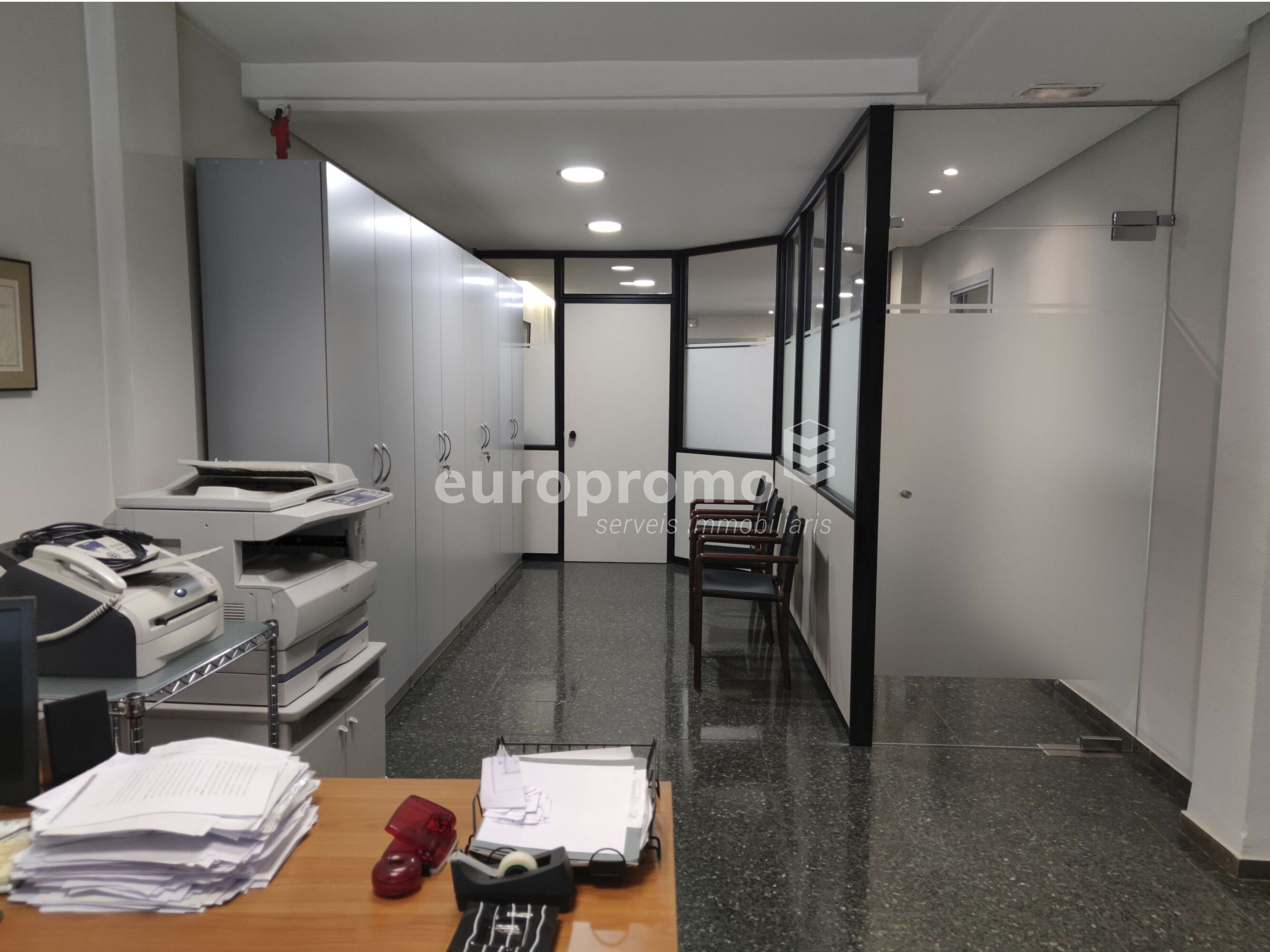 Oficina de 135m2 situada en pleno centro de Girona! Fácil transformación a vivienda!