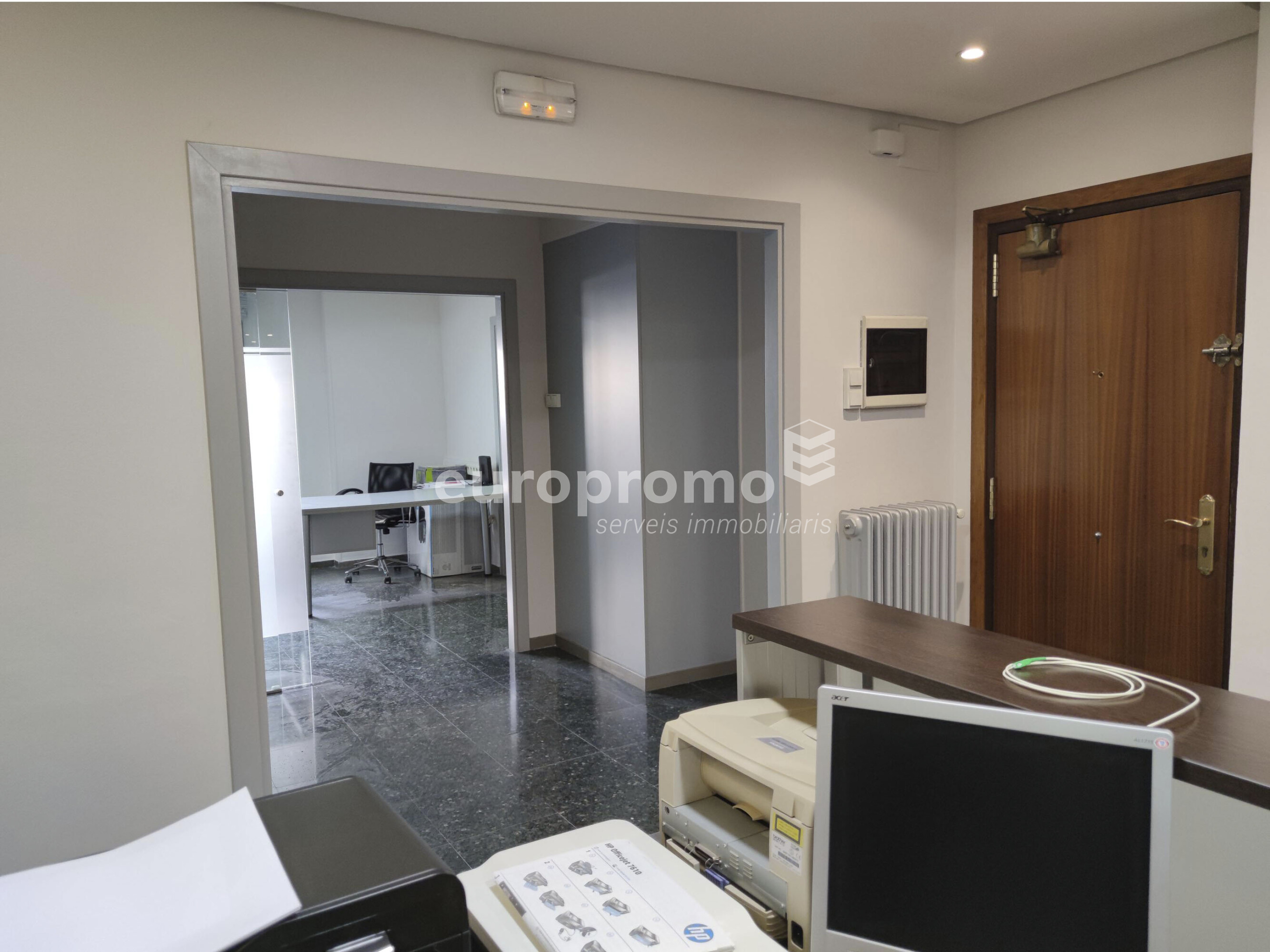 Oficina de 135m2 situada en pleno centro de Girona! Fácil transformación a vivienda!