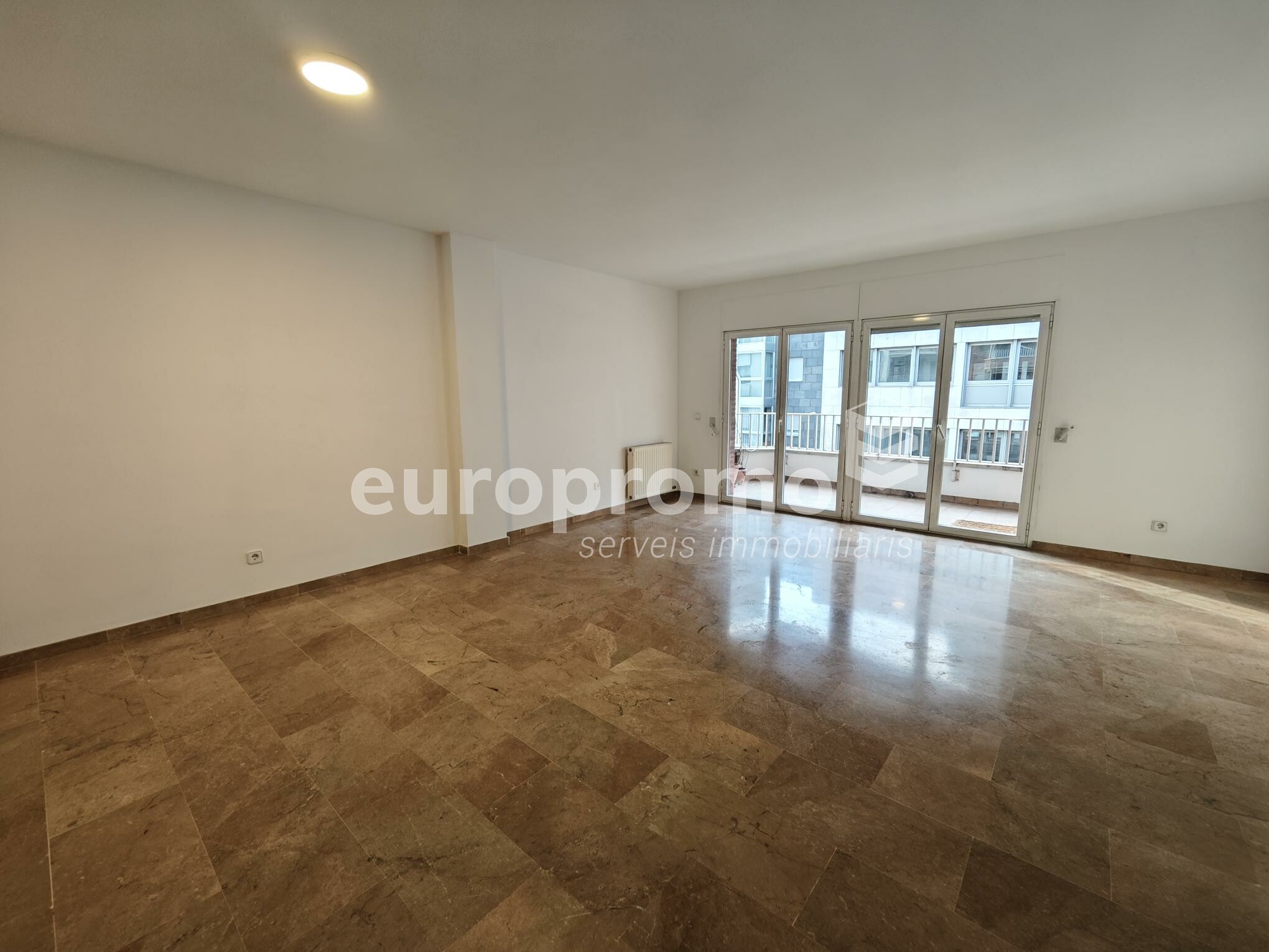 ¡Fantástico piso de 4 habitaciones en la zona del Eixample!!
