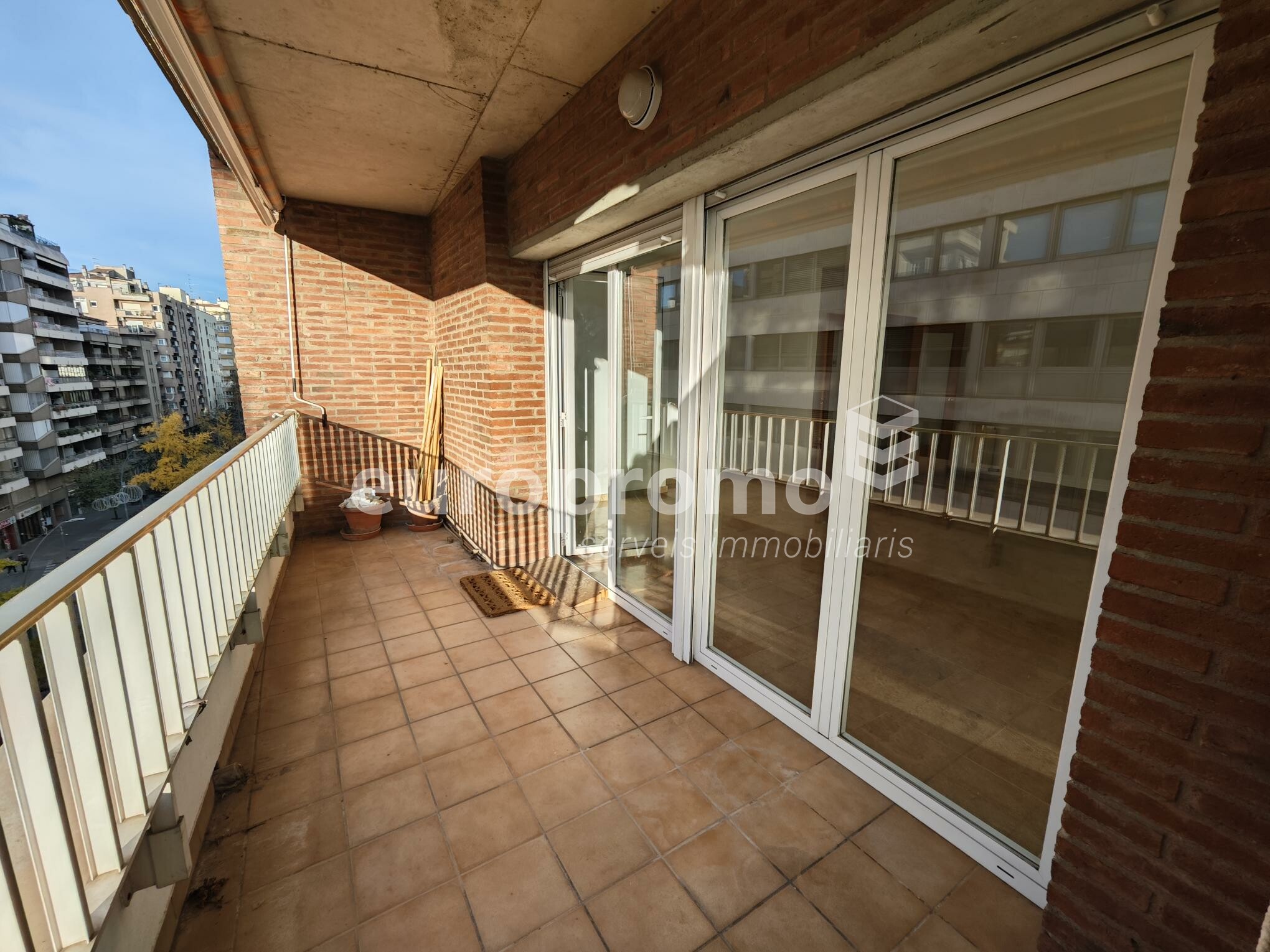 ¡Fantástico piso de 4 habitaciones en la zona del Eixample!!