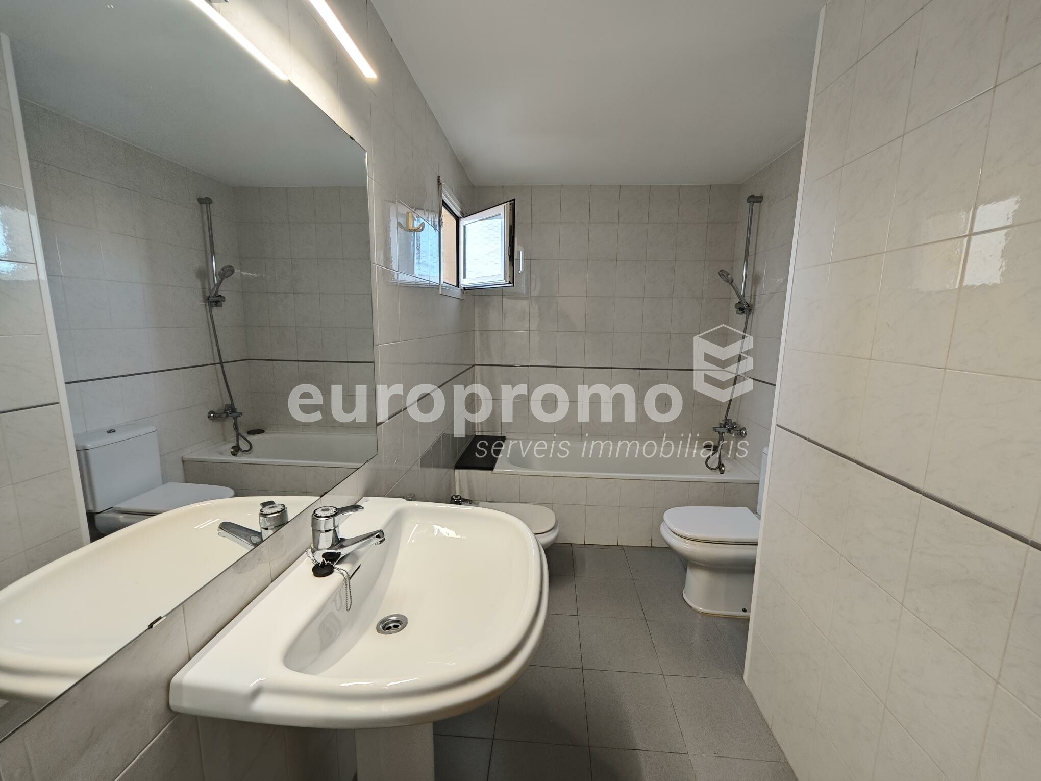 ¡Fantástico piso de 4 habitaciones en la zona del Eixample!!