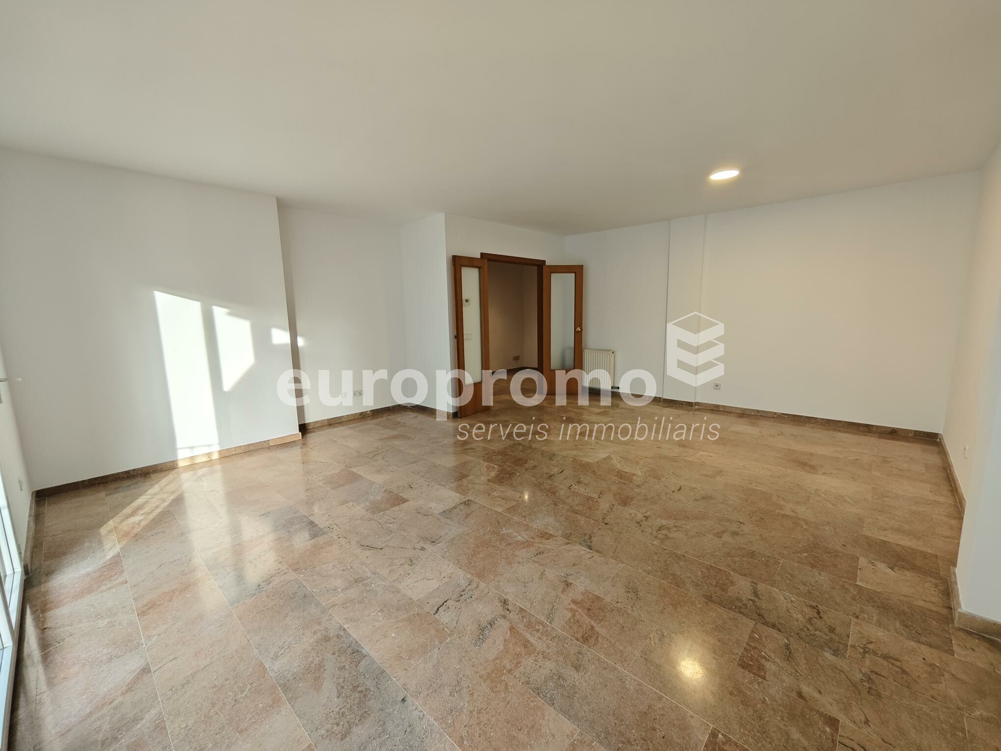 ¡Fantástico piso de 4 habitaciones en la zona del Eixample!!