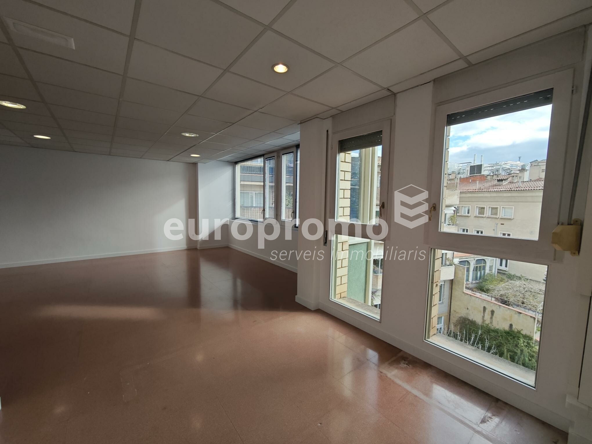 Fantàstica oficina de 50 m2 a l'Eixample  de Girona!