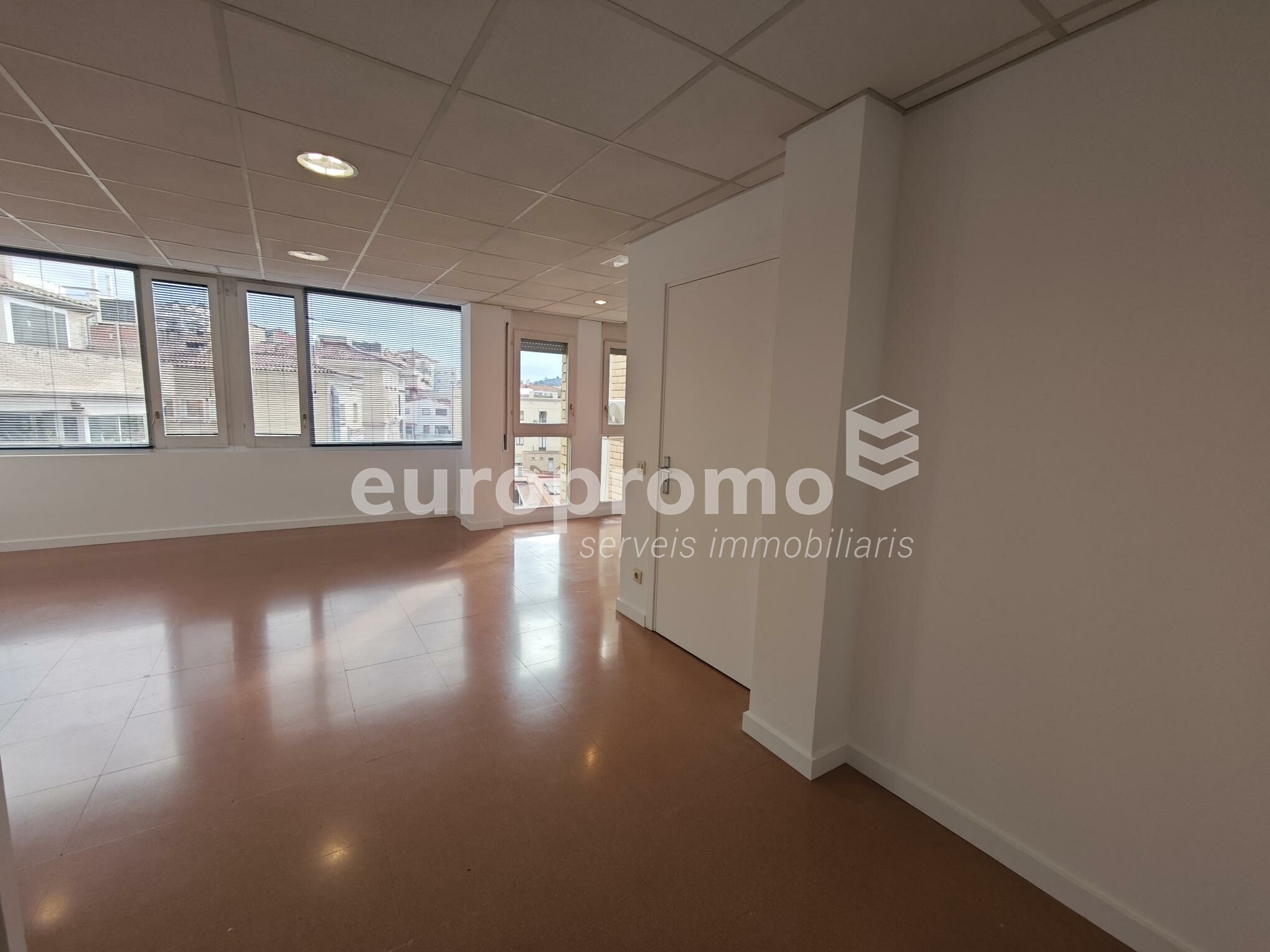 Fantàstica oficina de 50 m2 a l'Eixample  de Girona!