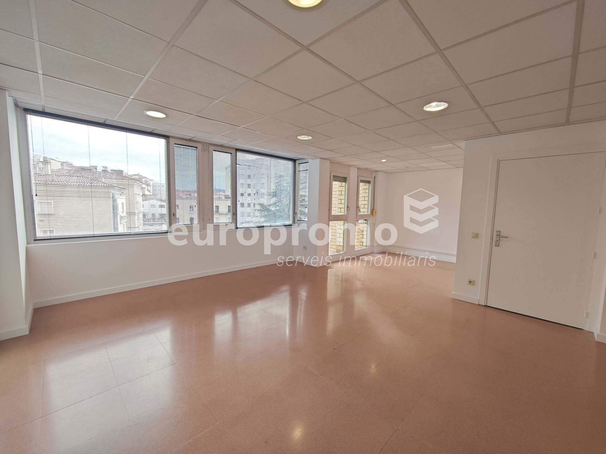 Fantàstica oficina de 50 m2 a l'Eixample  de Girona!