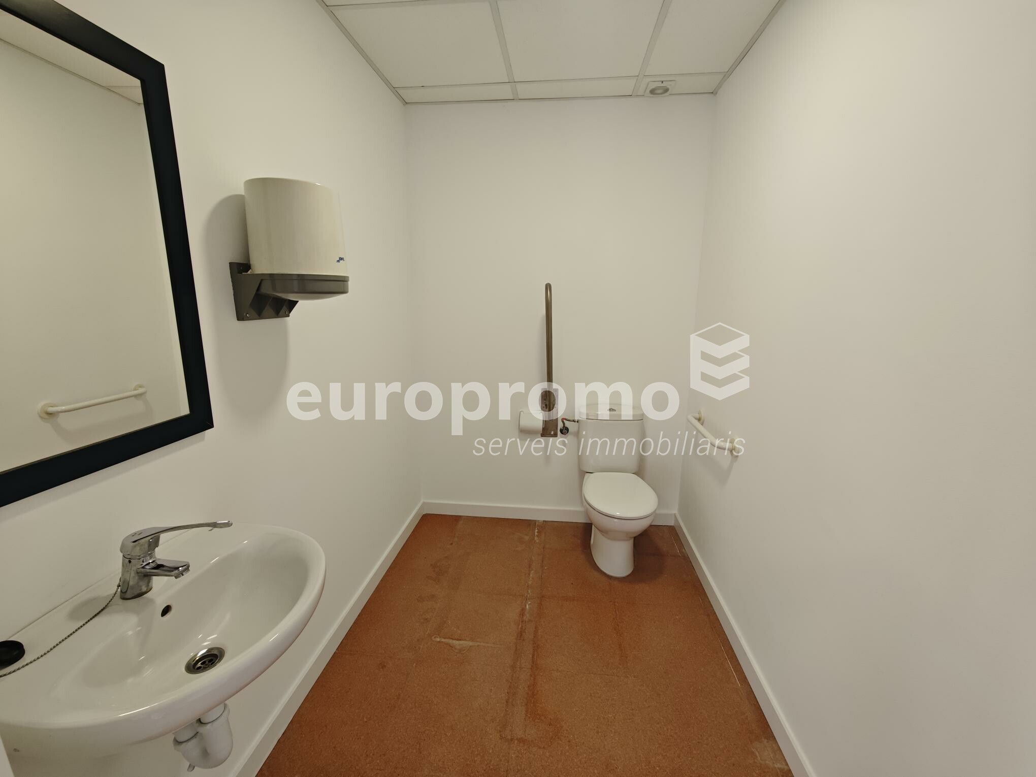 Fantàstica oficina de 50 m2 a l'Eixample  de Girona!
