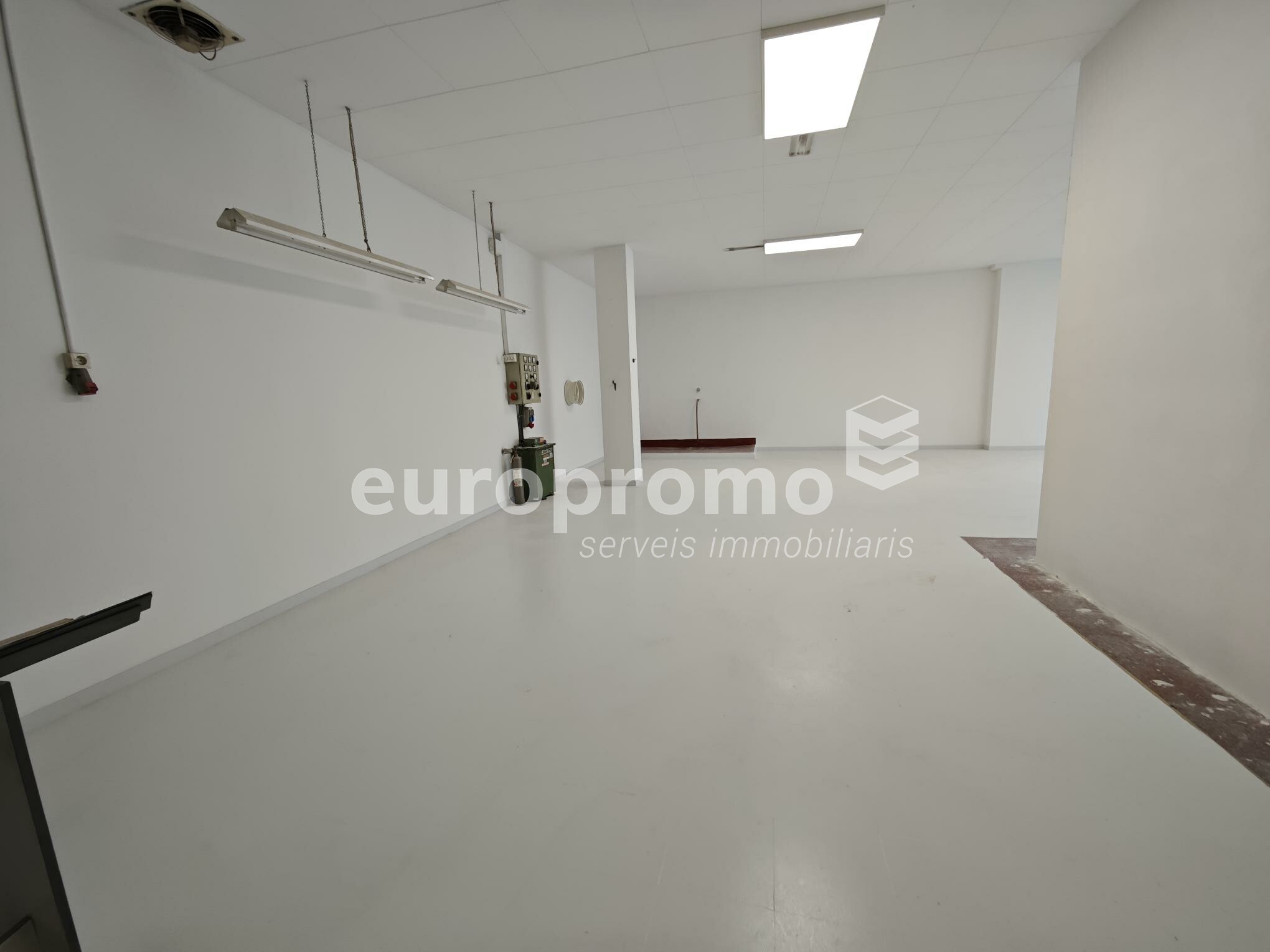 Local de 216m2  situat en la zona de la Devesa!