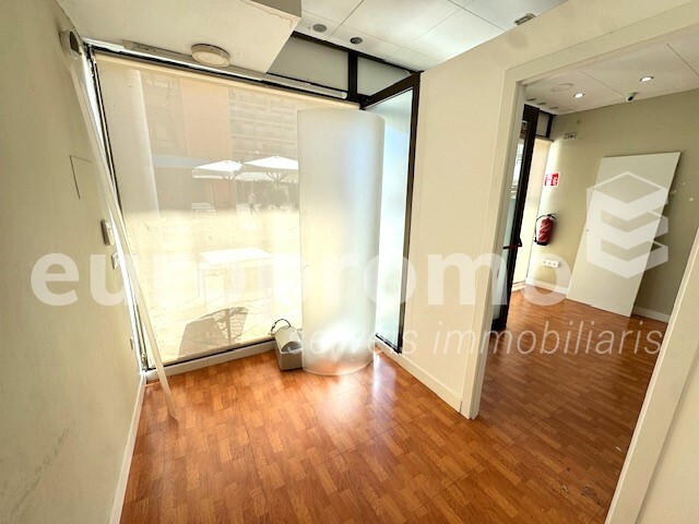 Local comercial de 60m2 situat en el  centre de Girona plaça Josep pla!