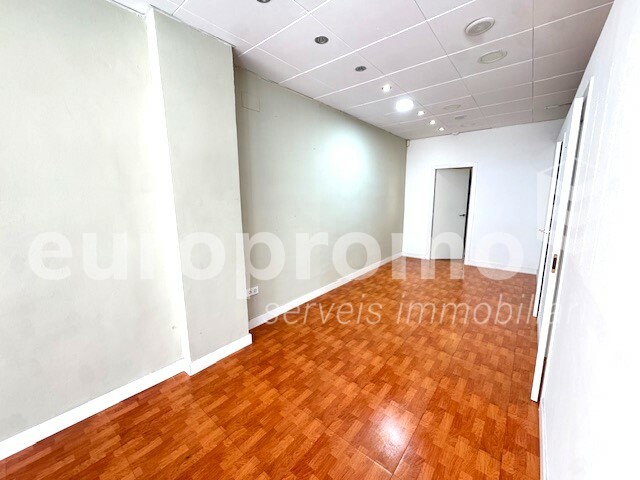 Local comercial de 60m2 situat en el  centre de Girona plaça Josep pla!