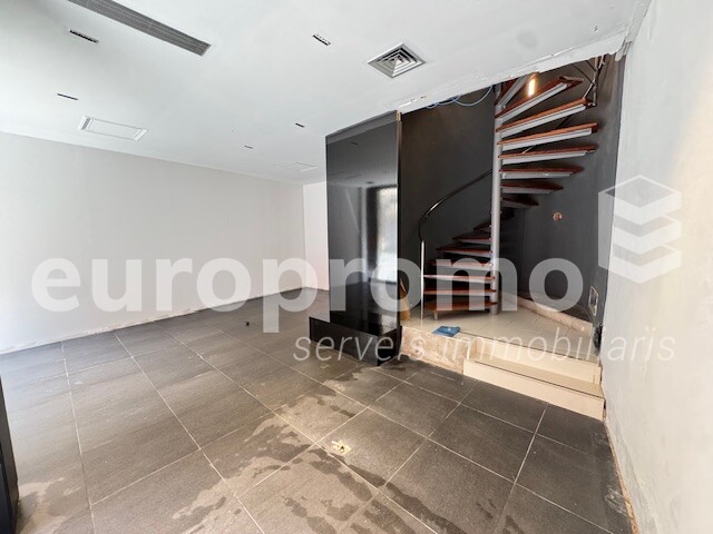 ¡Local de 180m2 en primera línea comercial de Girona!