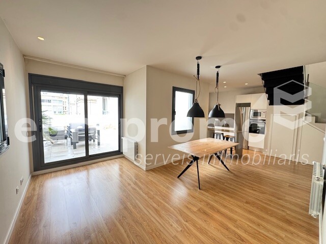 Pis de 151m2 + 70m2 de terrassa situat al centre de Girona!