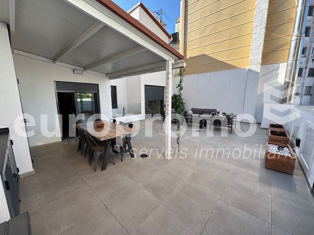 Pis de 151m2 + 70m2 de terrassa situat al centre de Girona!