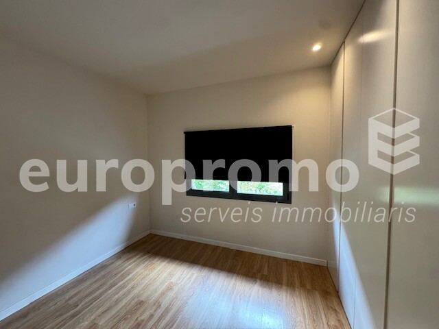 Pis de 151m2 + 70m2 de terrassa situat al centre de Girona!