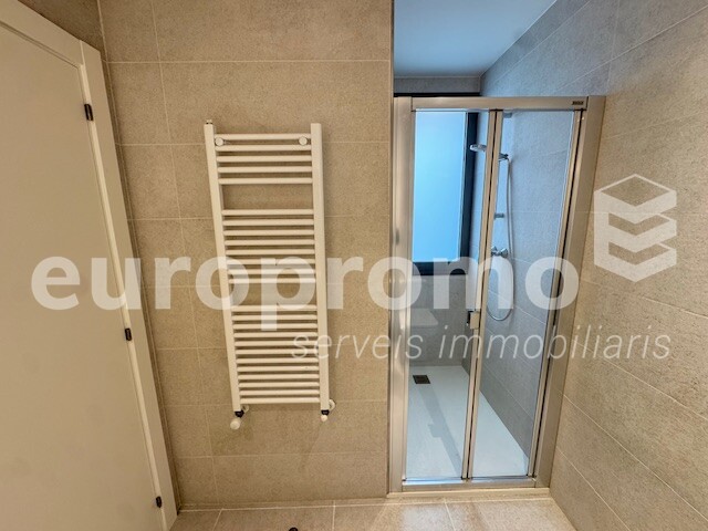 Pis de 151m2 + 70m2 de terrassa situat al centre de Girona!